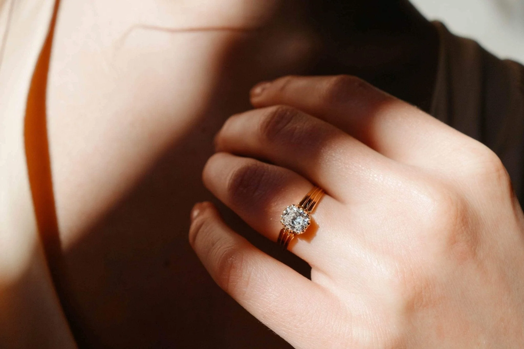 1.03 CARAT ANTIQUE DIAMOND ENGAGEMENT RING - Image 5
