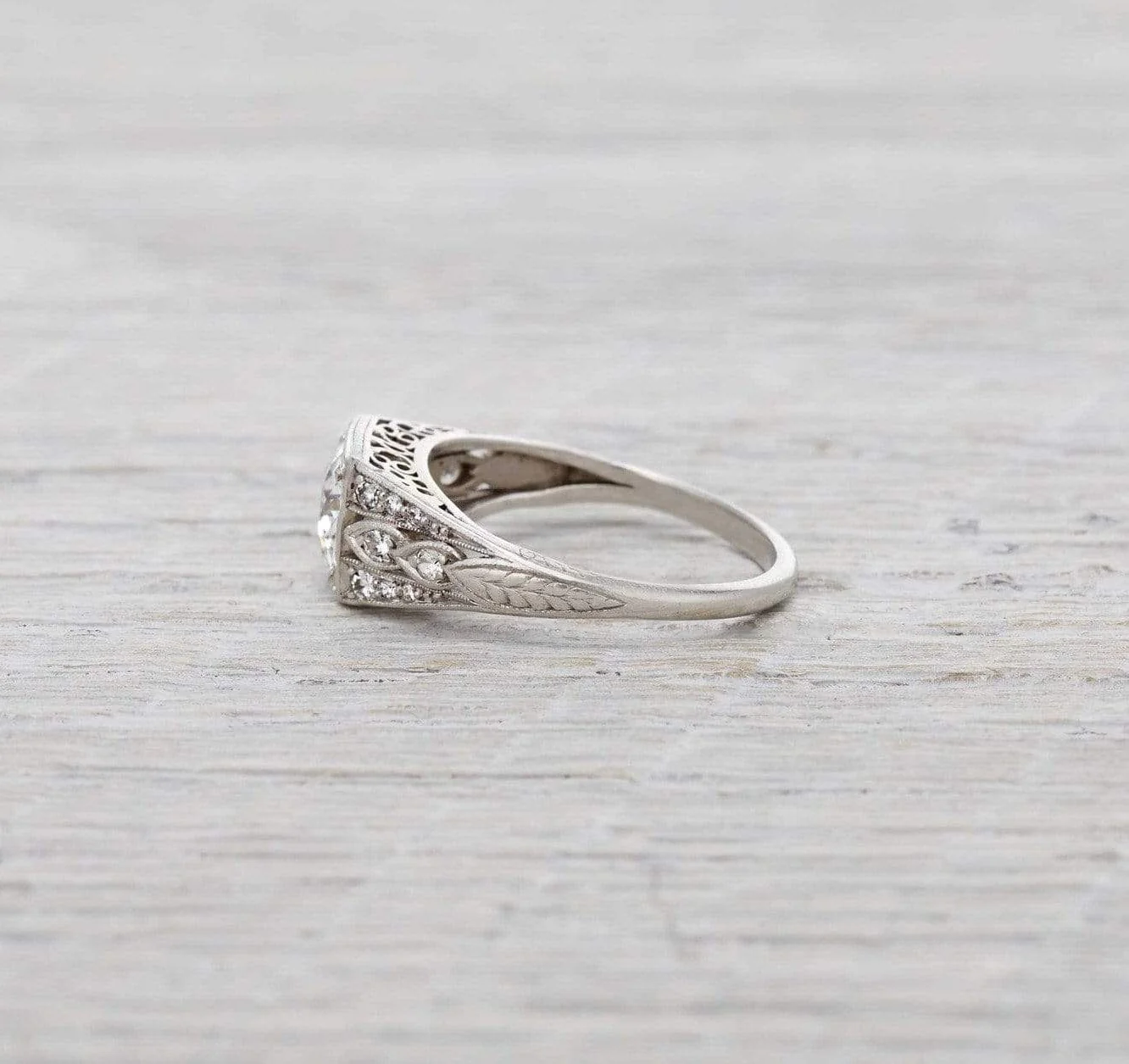 1.03 Carat Vintage Art Deco Engagement Ring - Image 3