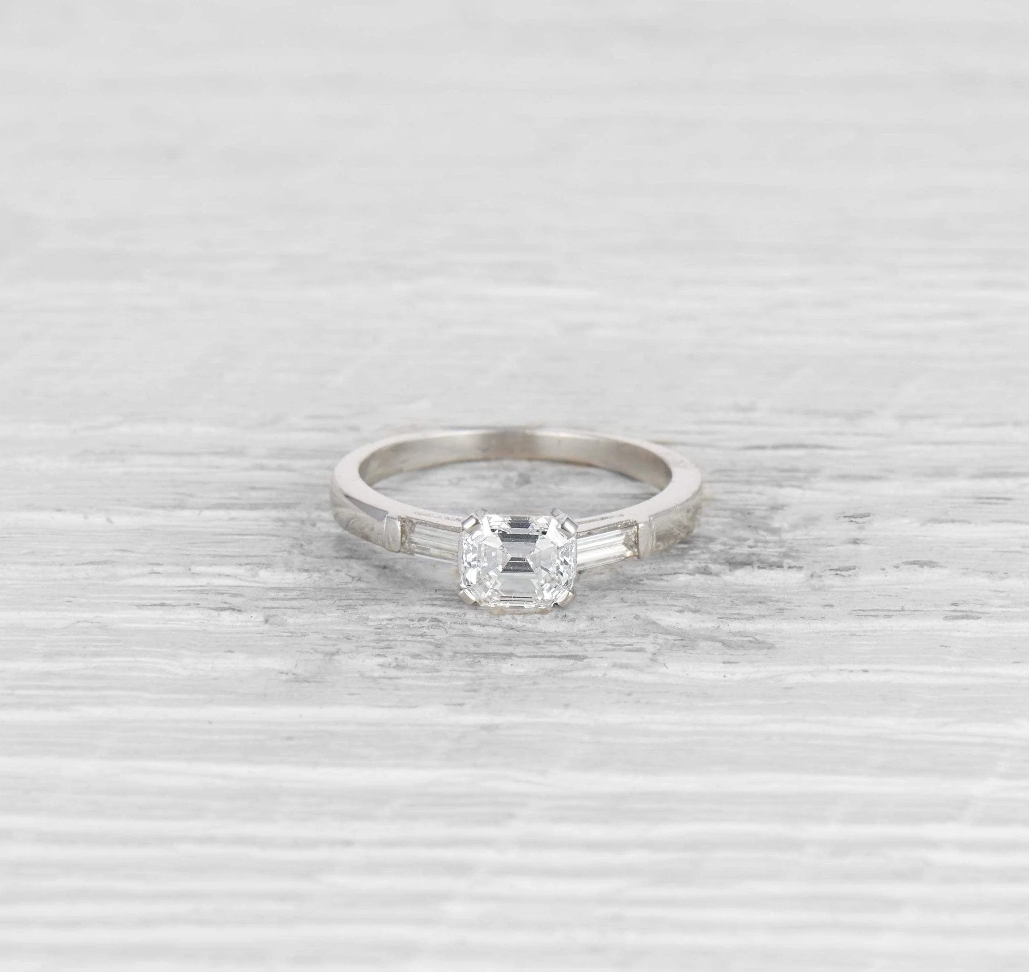 1.04 CARAT EMERALD CUT DIAMOND ENGAGEMENT RING - Image 2
