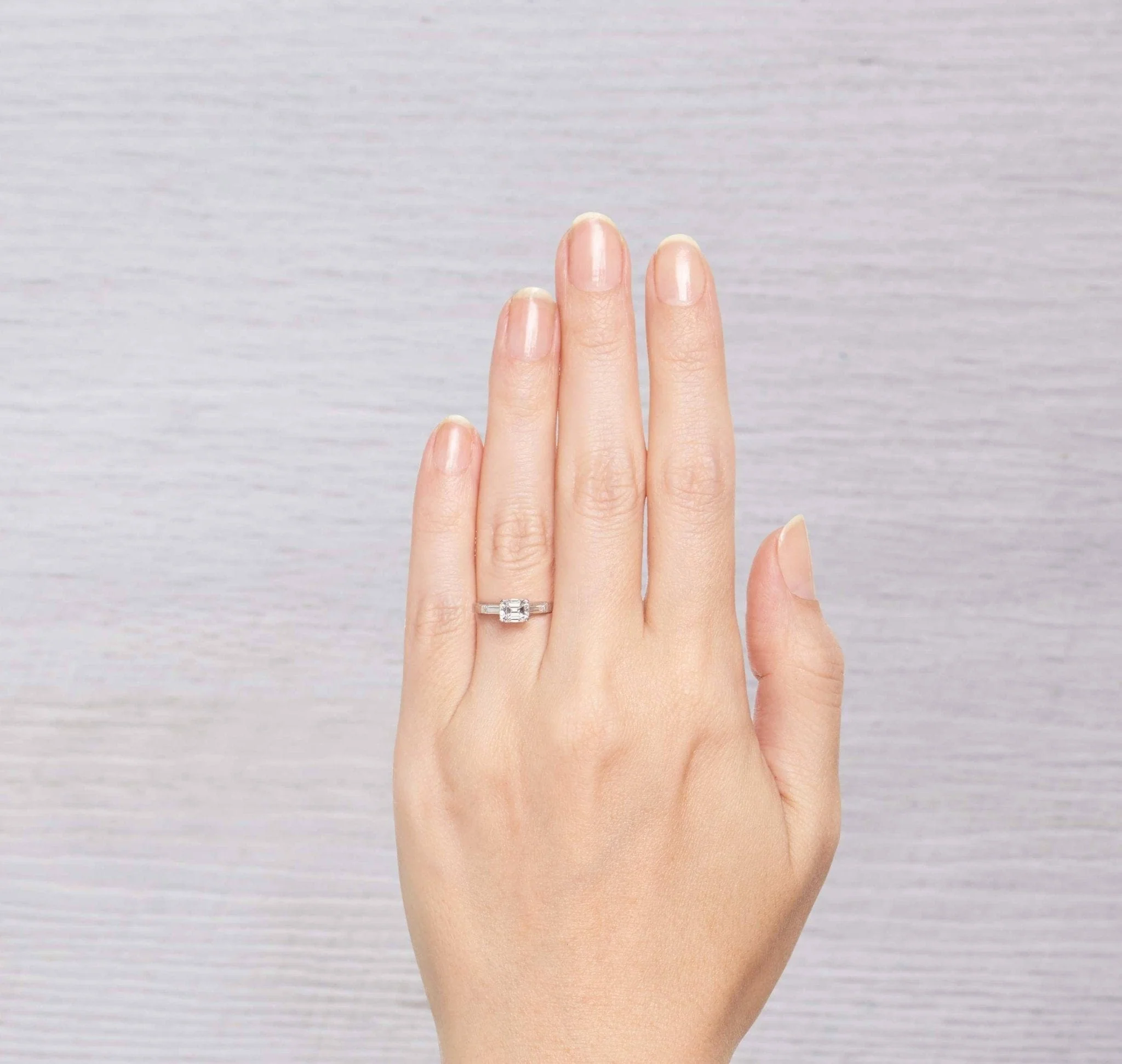 1.04 CARAT EMERALD CUT DIAMOND ENGAGEMENT RING - Image 5
