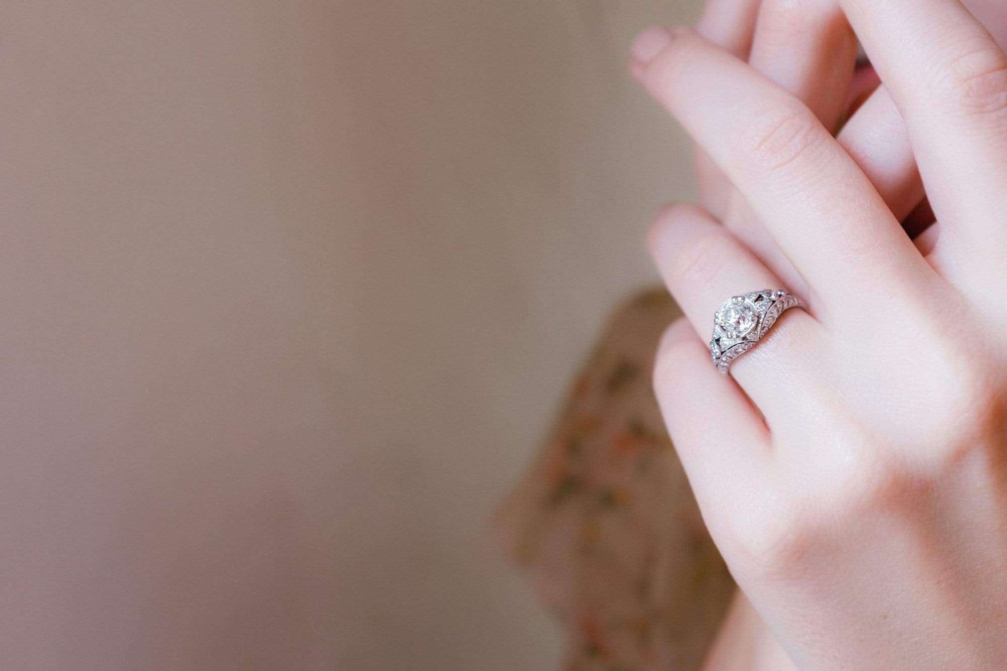 Edwardian 1.06 Carat Diamond Filigree Ring - Image 4