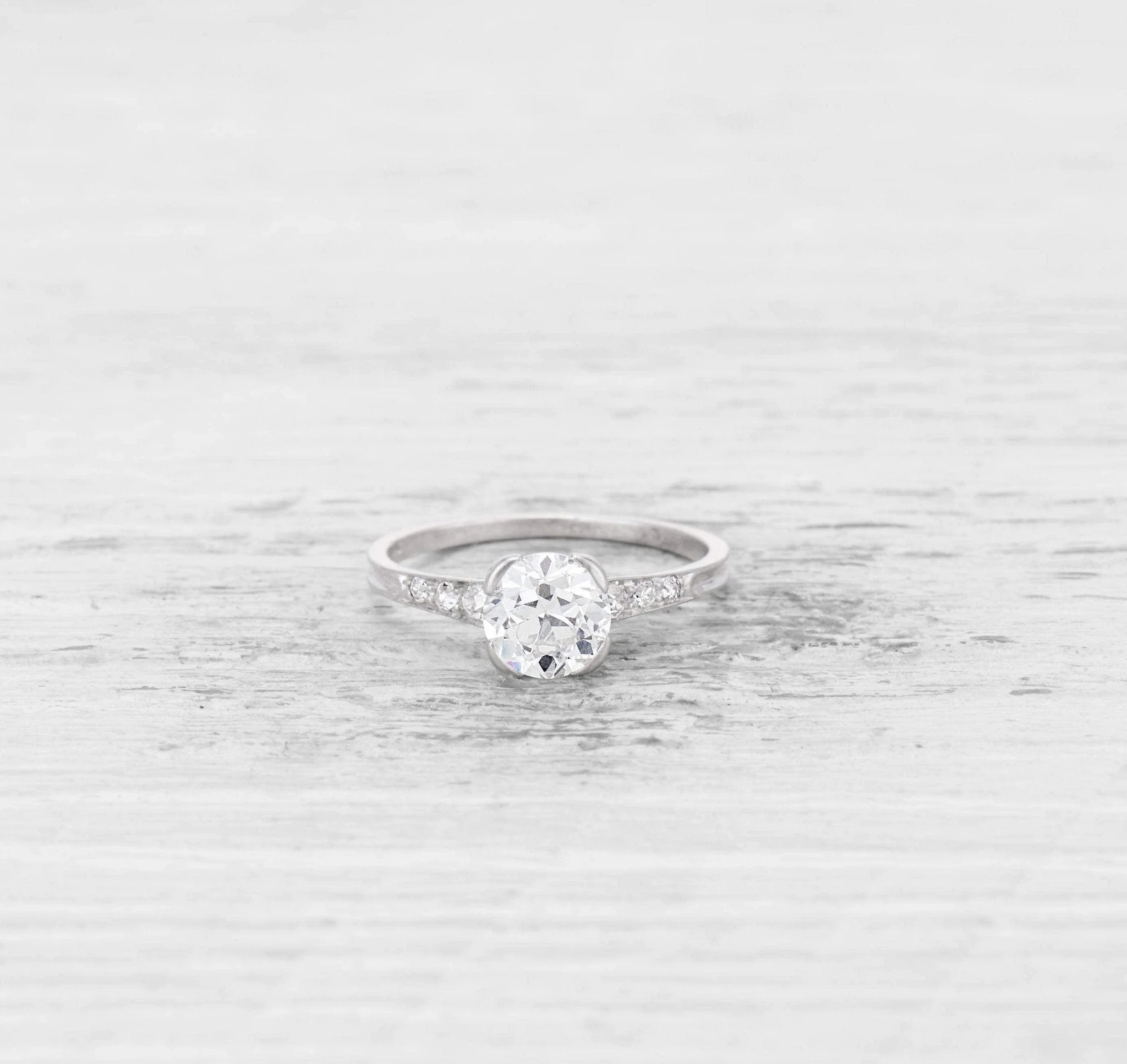 1.08 CARAT ART DECO DIAMOND ENGAGEMENT RING - Image 2