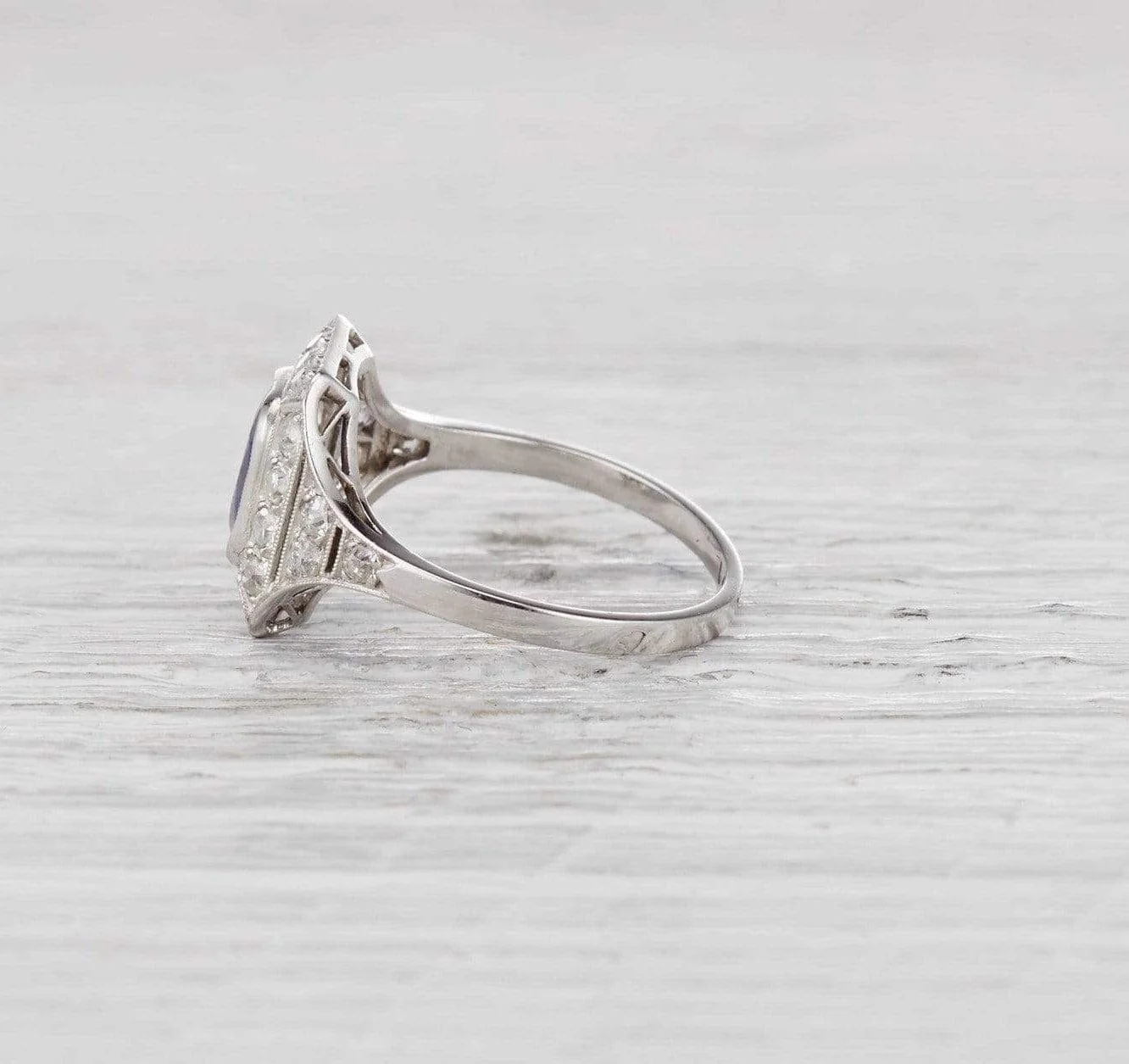 1.10 Carat Art Deco Sapphire Ring - Image 3