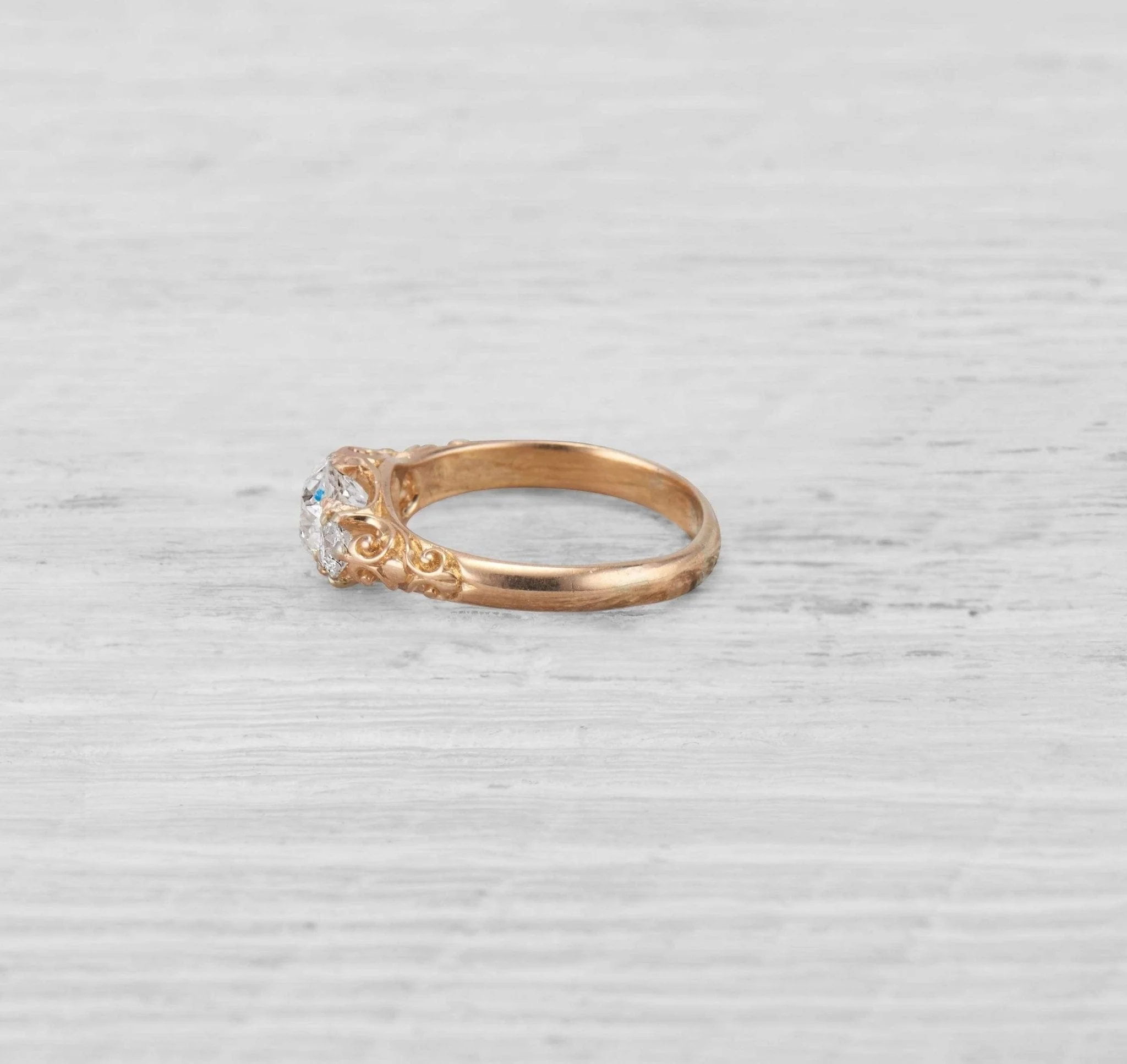 1.10 CARAT VICTORIAN THREE STONE DIAMOND RING - Image 3