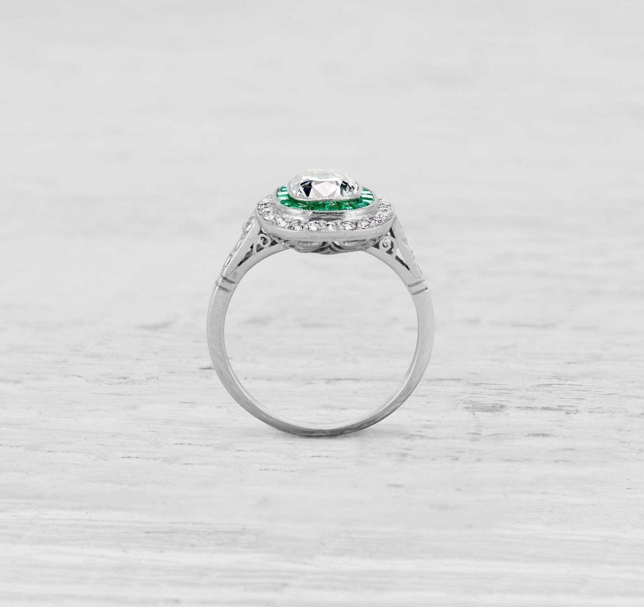 1.13 CARAT ART DECO DIAMOND AND EMERALD ENGAGEMENT RING - Image 4