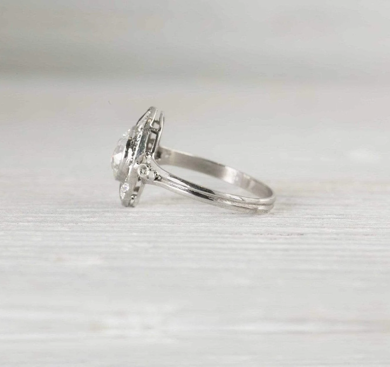 1.15 Carat Art Deco Diamond & Sapphire Vintage Engagement Ring - Image 4