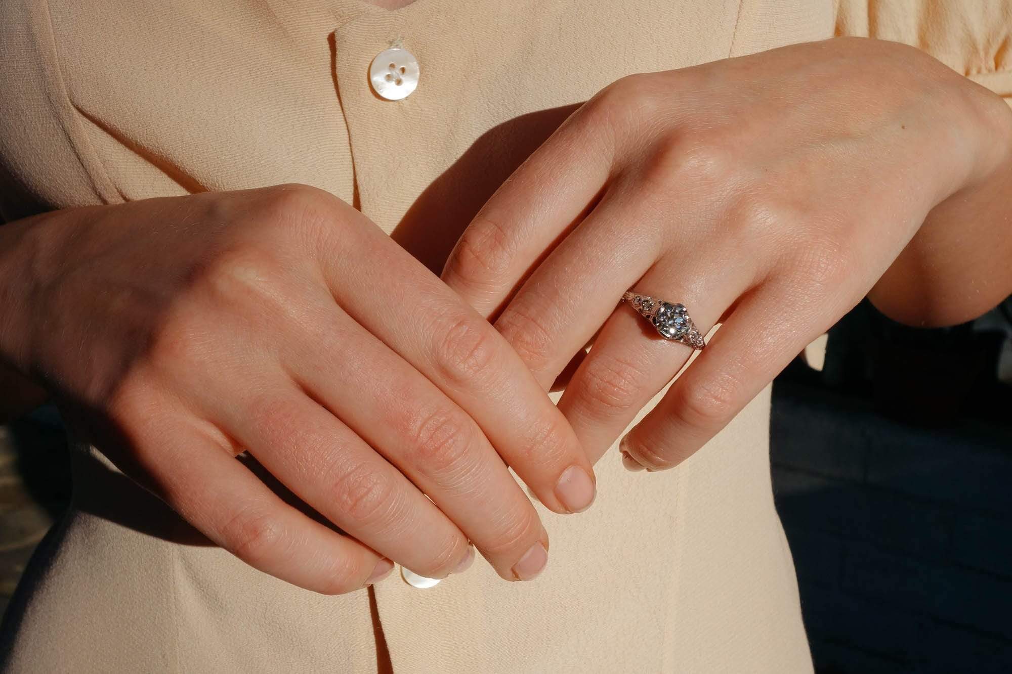 1.25 CARAT EDWARDIAN DIAMOND ENGAGEMENT RING - Image 5