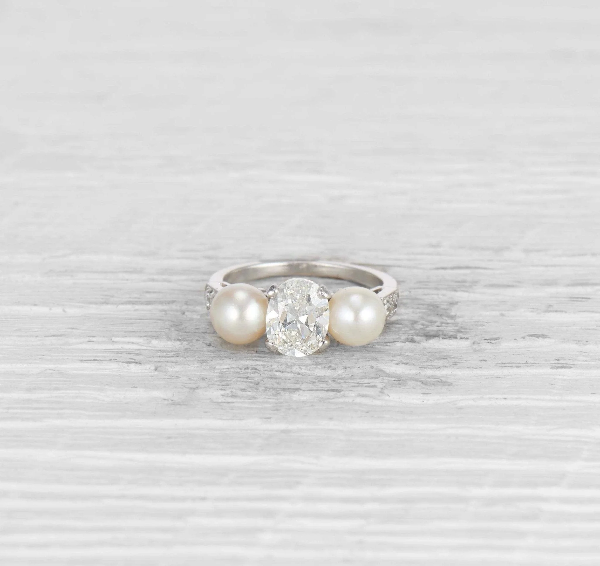 1.29 CARAT EARLY ART DECO DIAMOND AND CULTURED PEARL THREE STONE RING - Image 2