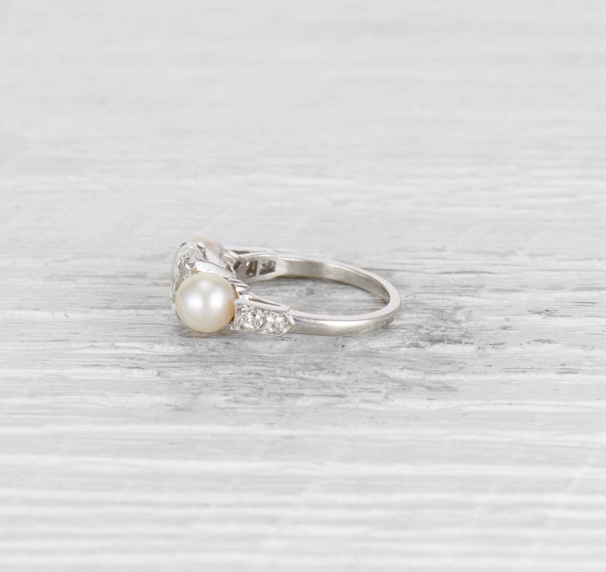 1.29 CARAT EARLY ART DECO DIAMOND AND CULTURED PEARL THREE STONE RING - Image 3