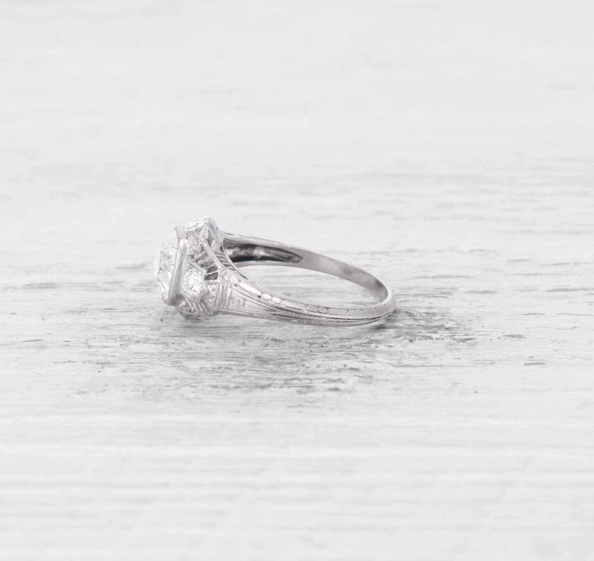 1.55 CARAT ART DECO DIAMOND RING - Image 3