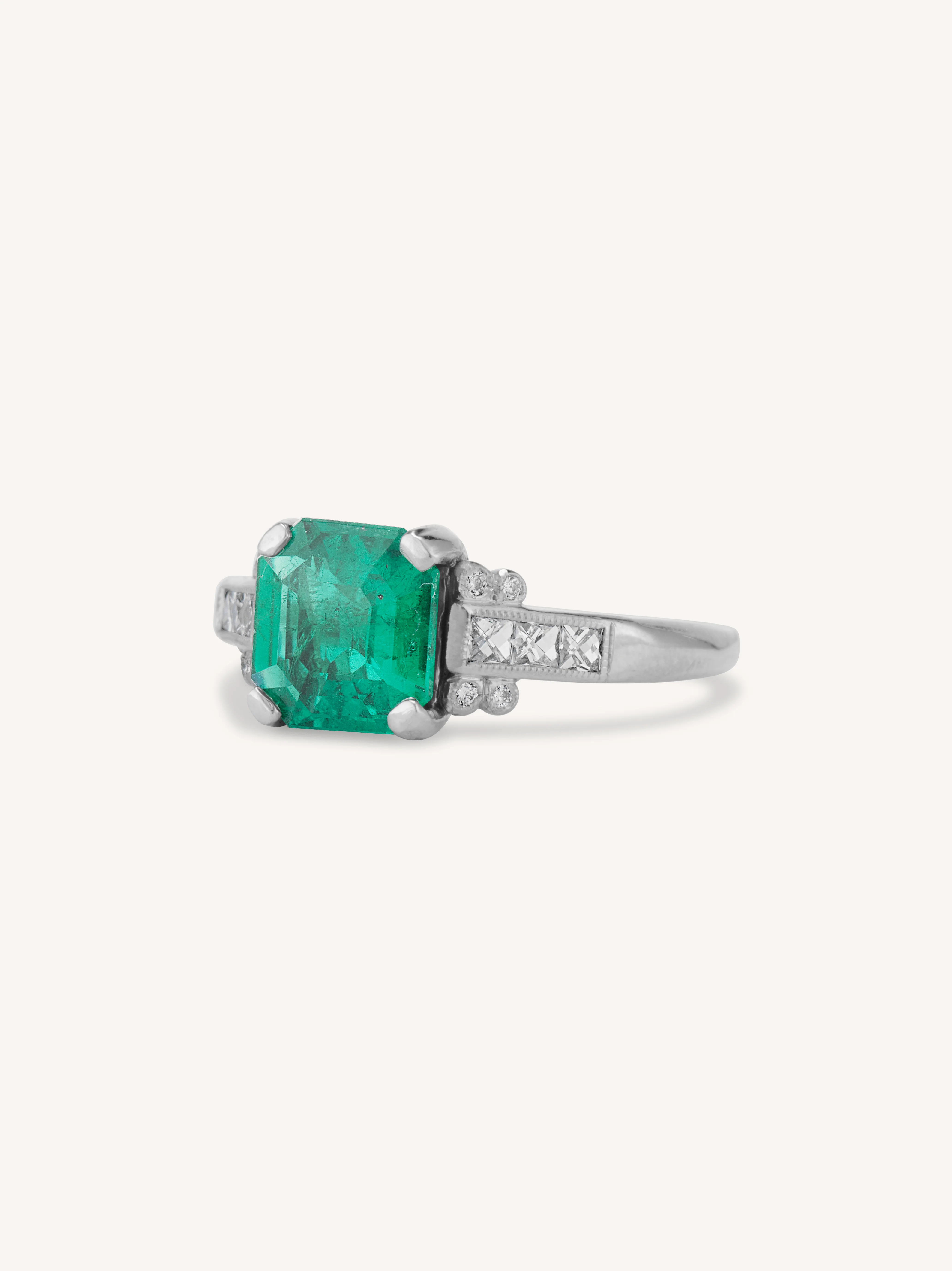 Vintage 1.64 Carat Octagonal Step Cut Emerald Vintage Engagement Ring, English - Image 4