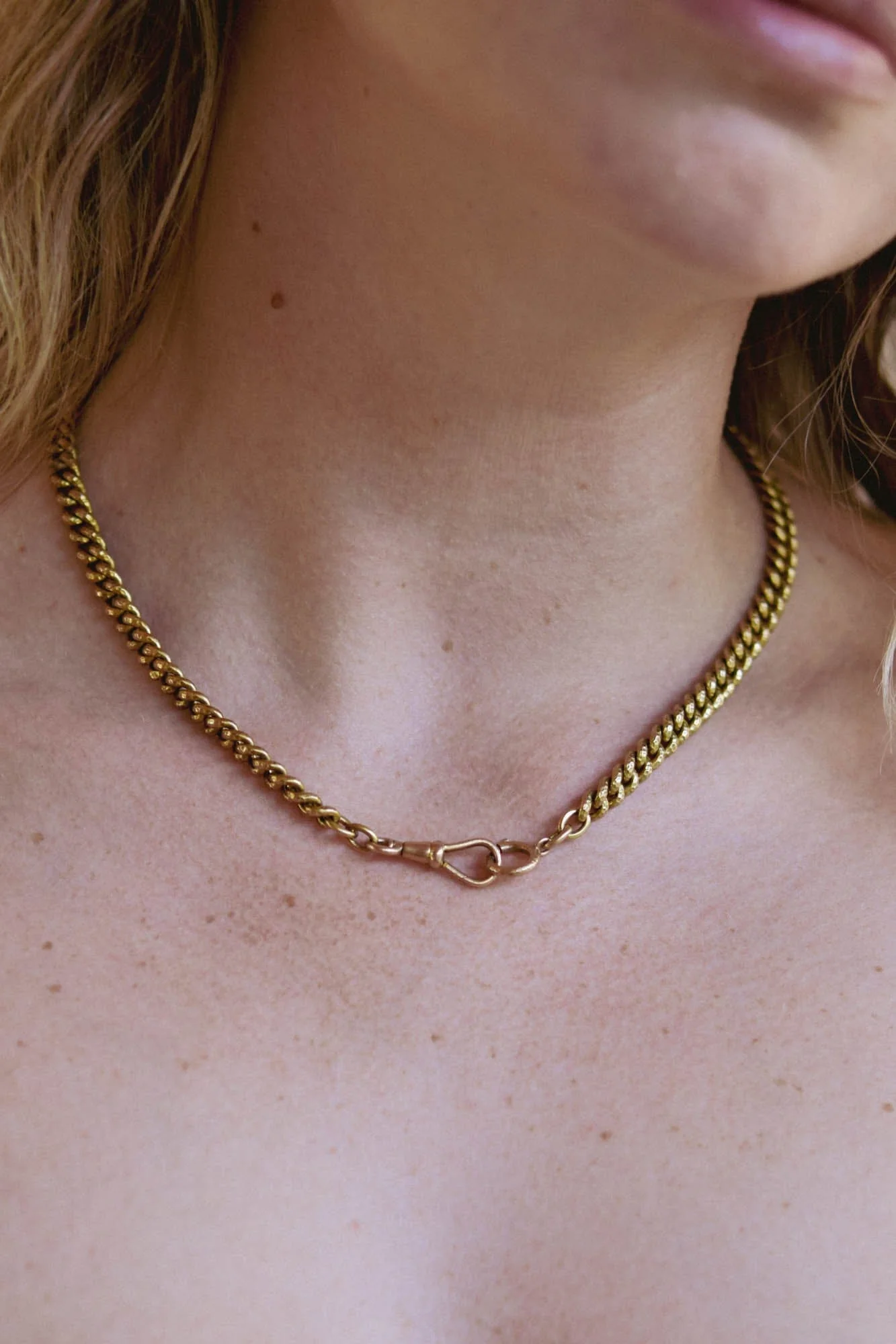 Antique Victorian Hammered Yellow Gold Chain - Image 3