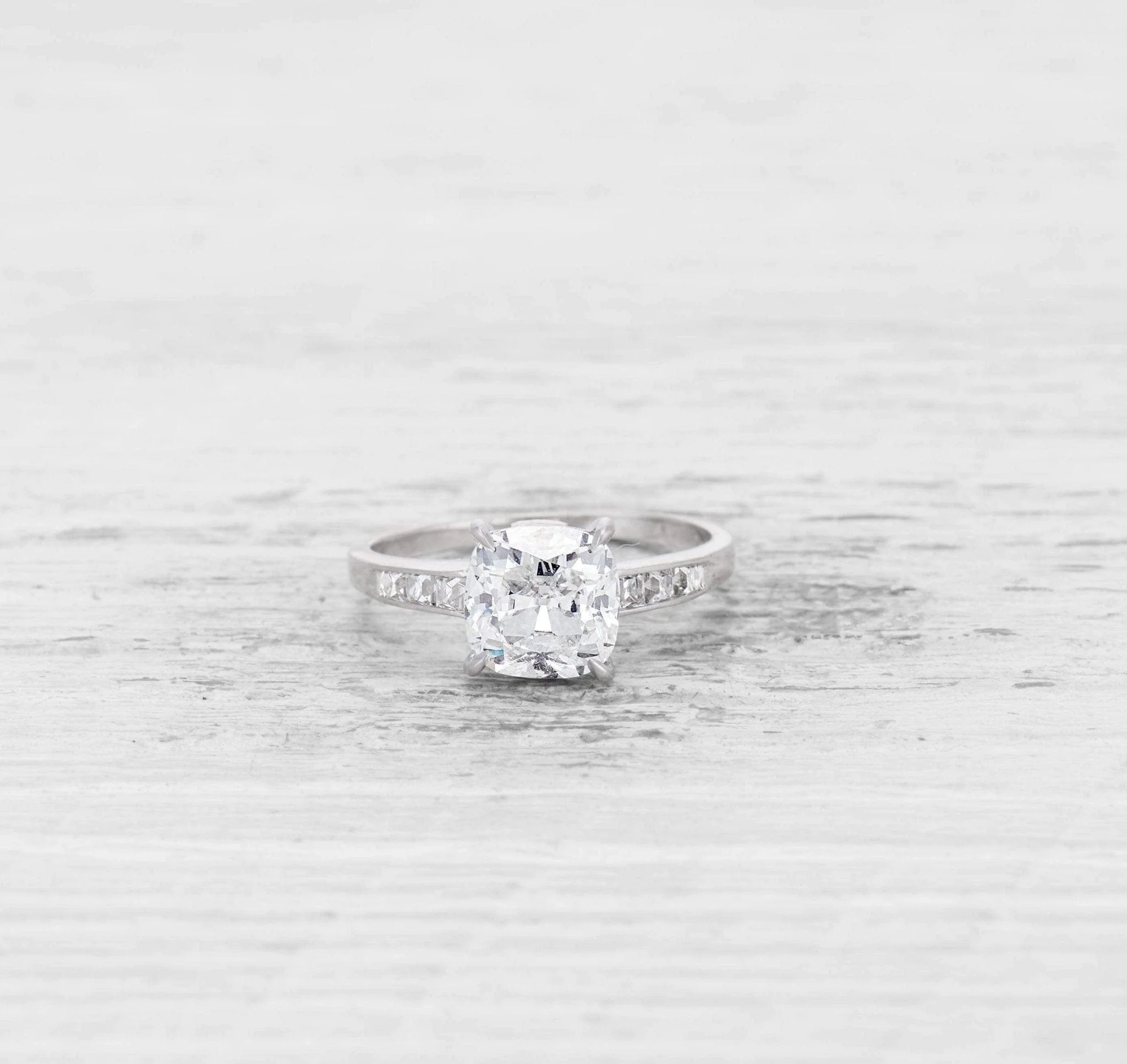 2.02 CARAT ART DECO DIAMOND ENGAGEMENT RING - Image 2