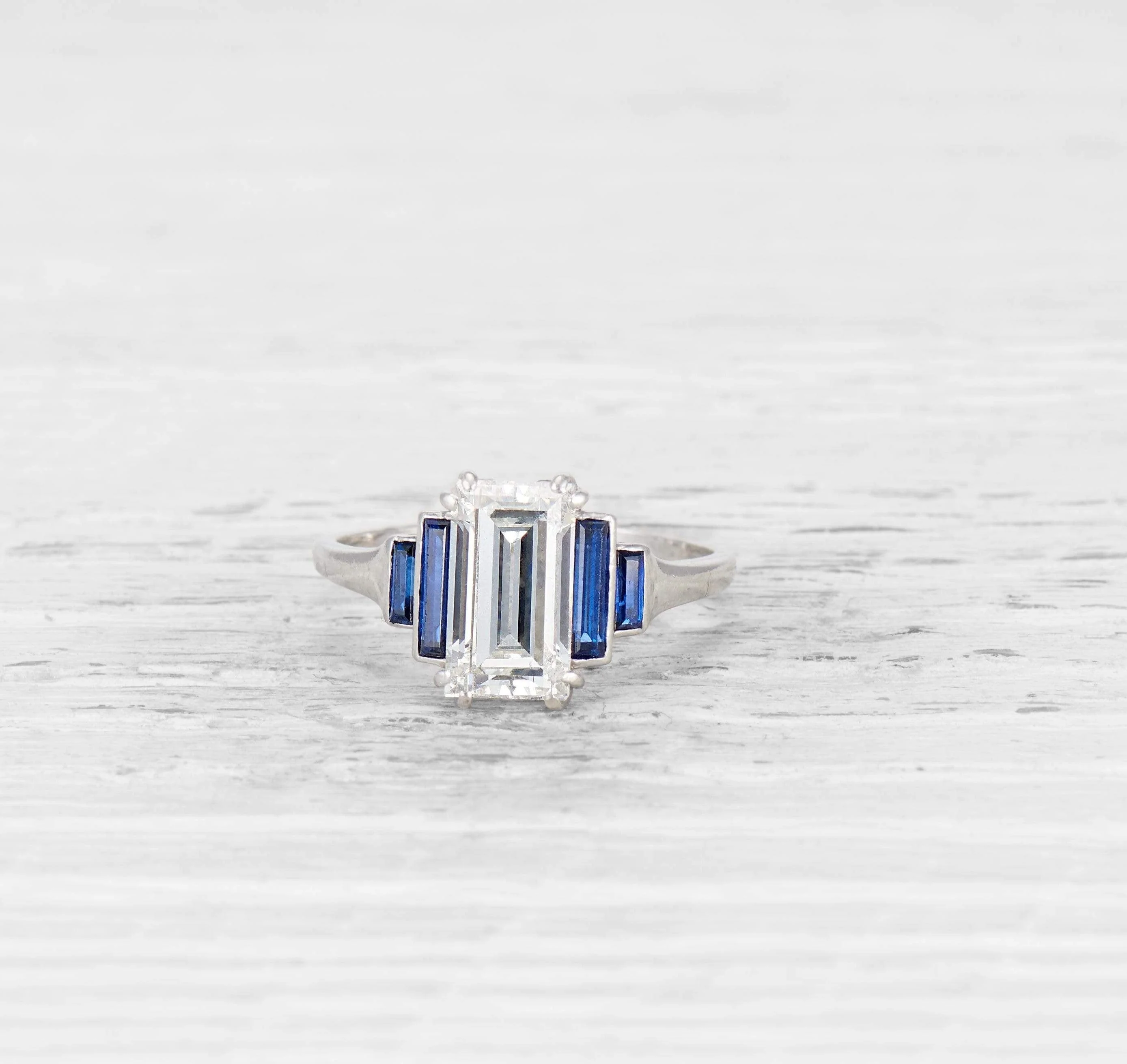2.35 CARAT ART DECO DIAMOND AND SAPPHIRE RING - Image 2