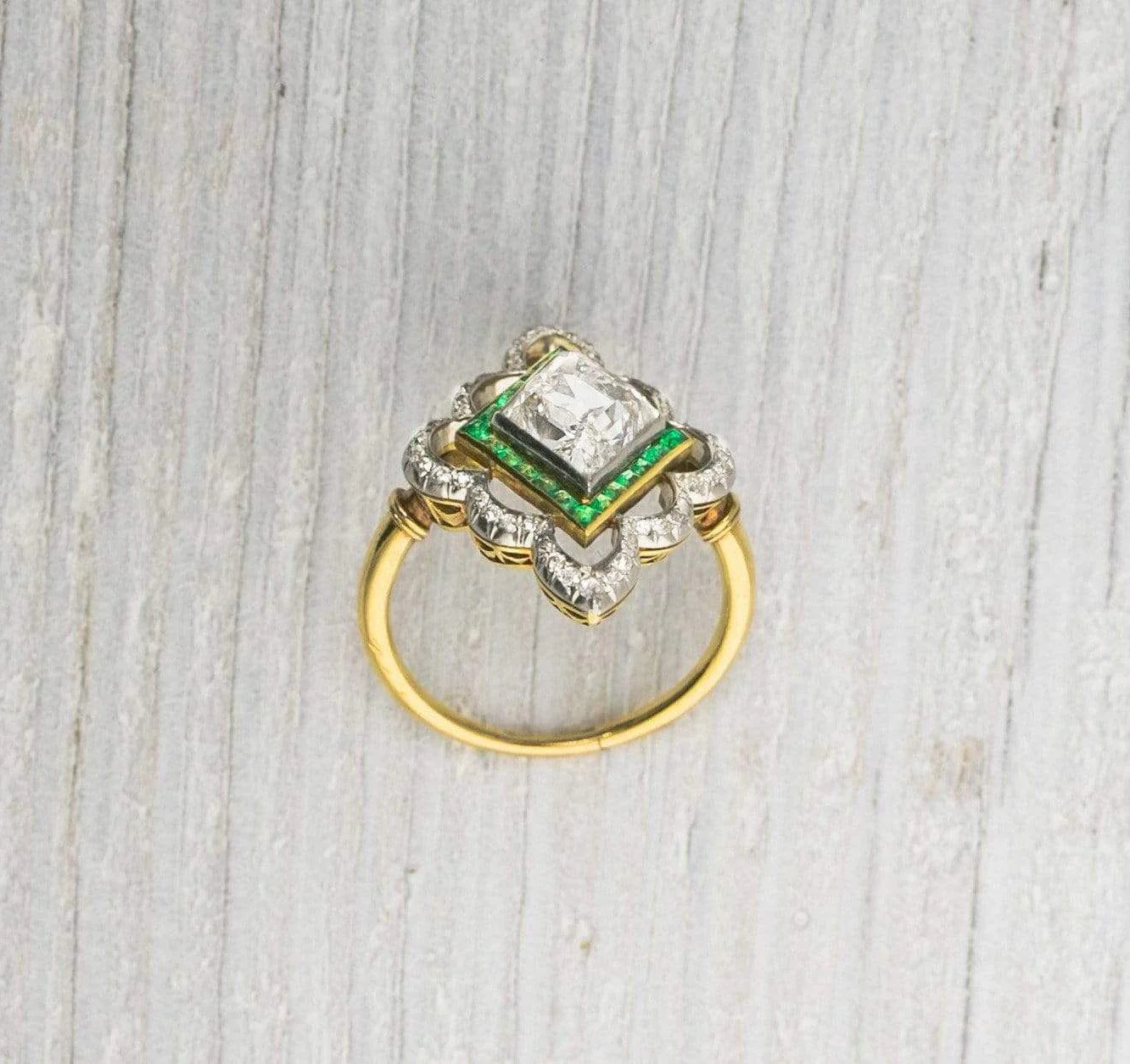 2.80 Carat Platinum on Gold Edwardian Diamond & Emerald Engagement Ring - Image 4