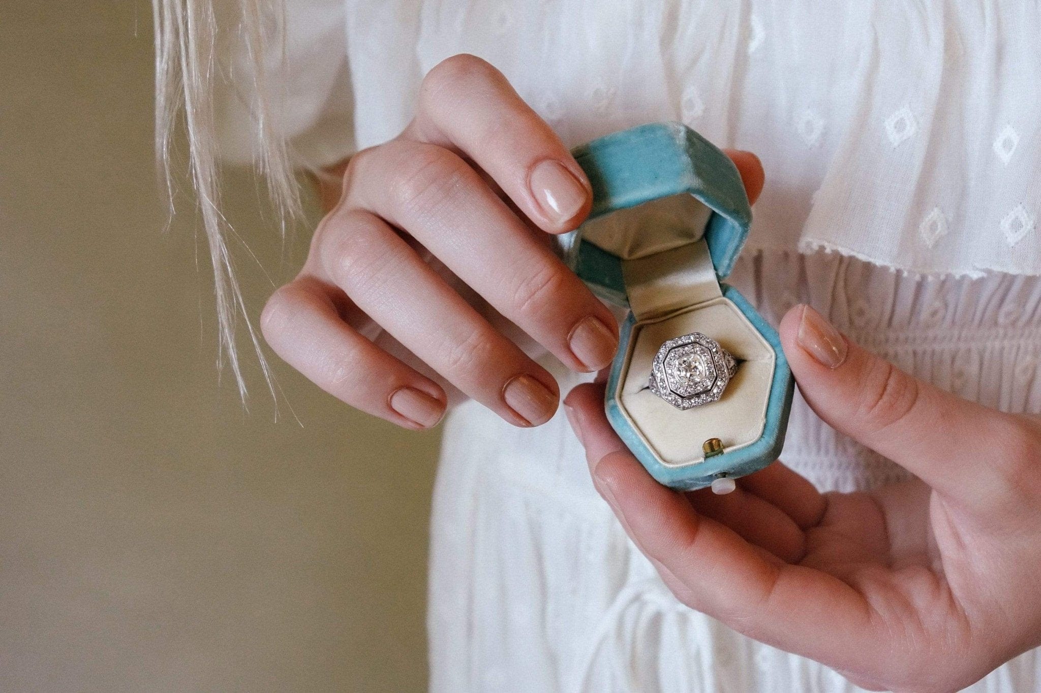 .74 CARAT EDWARDIAN DIAMOND ENGAGEMENT RING - Image 5