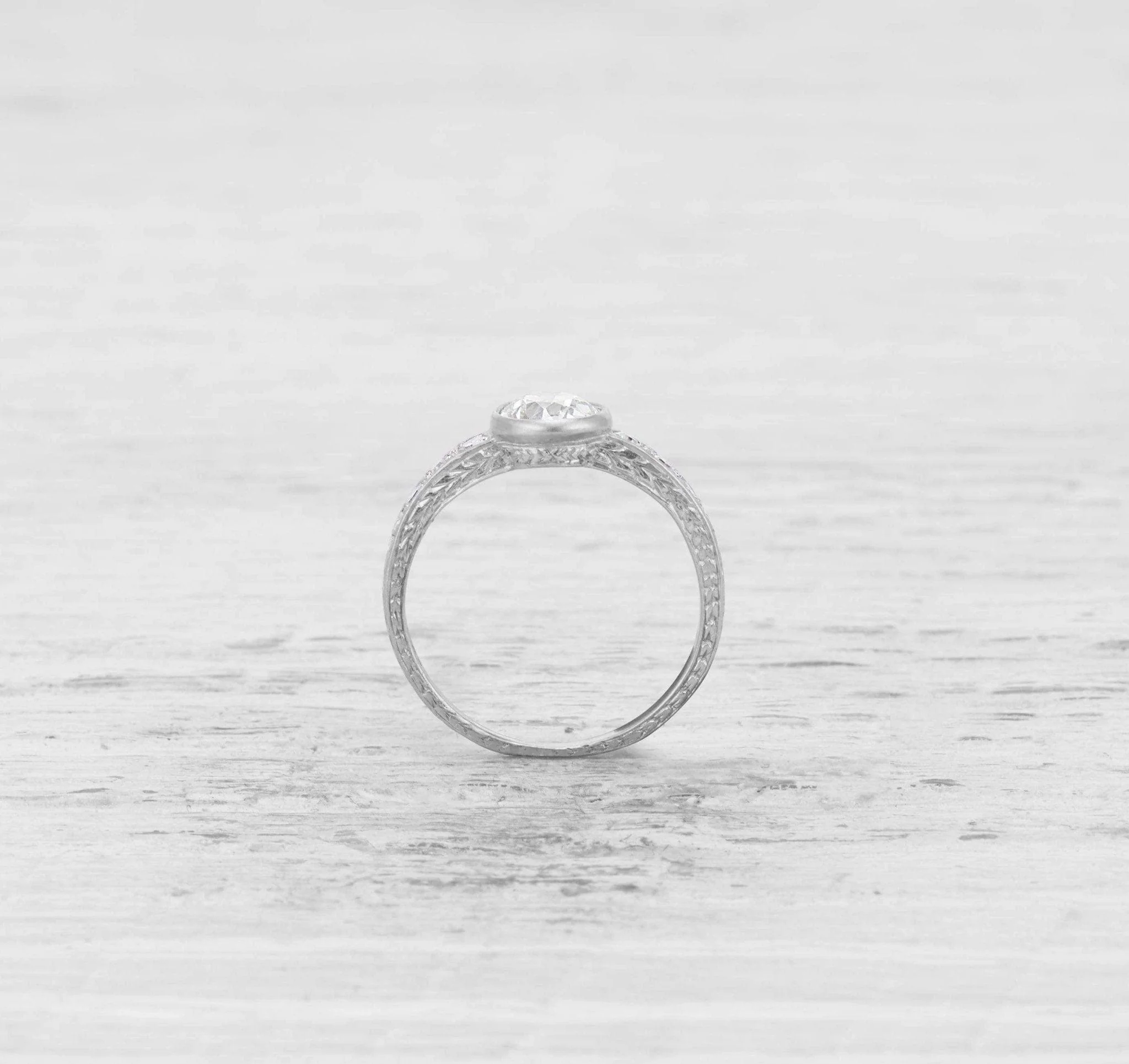 .81 CARAT ART DECO DIAMOND ENGAGEMENT RING - Image 4