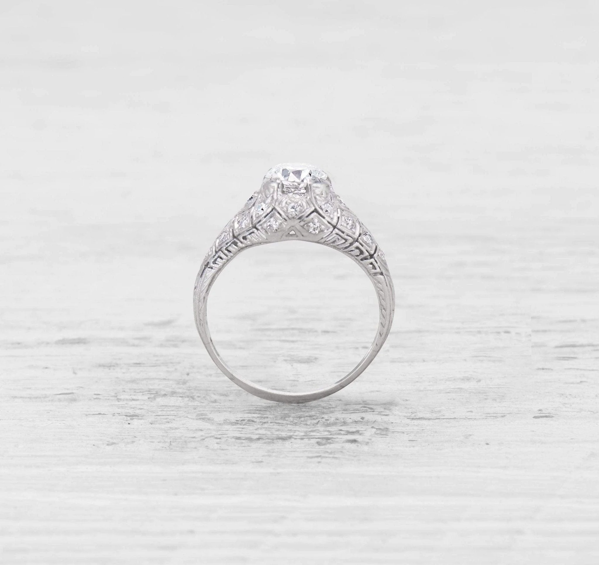 .91 CARAT EDWARDIAN DIAMOND ENGAGEMENT RING - Image 4