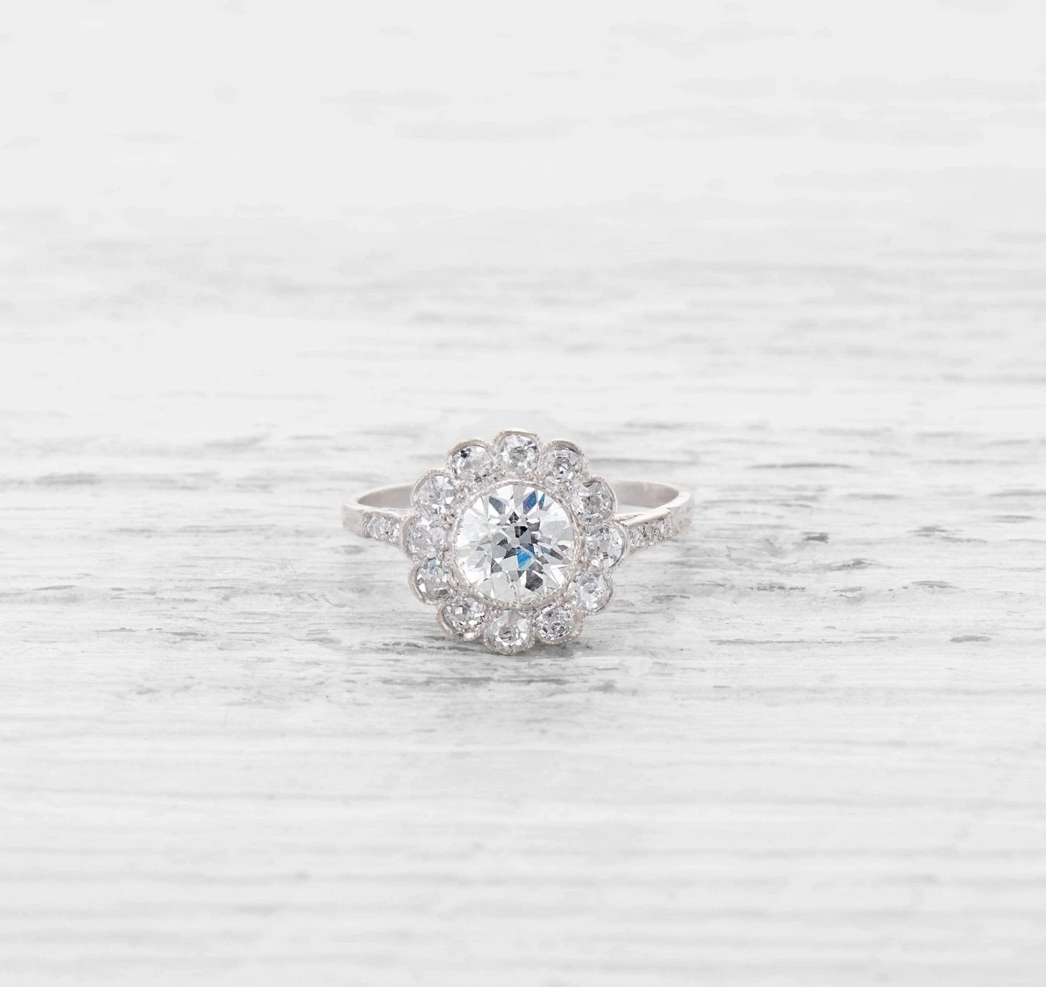 .93 CARAT EDWARDIAN DIAMOND ENGAGEMENT RING - Image 2