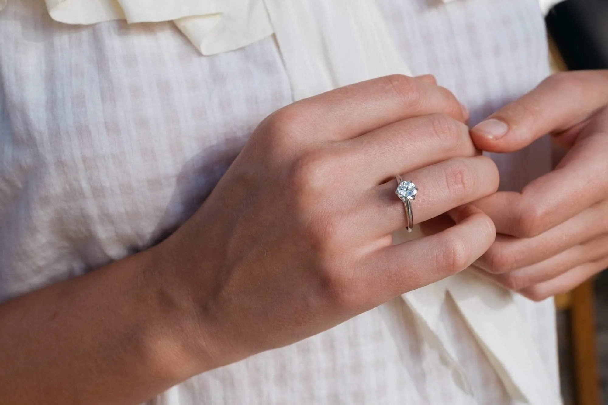.98 CARAT TIFFANY & CO. DIAMOND SOLITAIRE ENGAGEMENT RING - Image 4