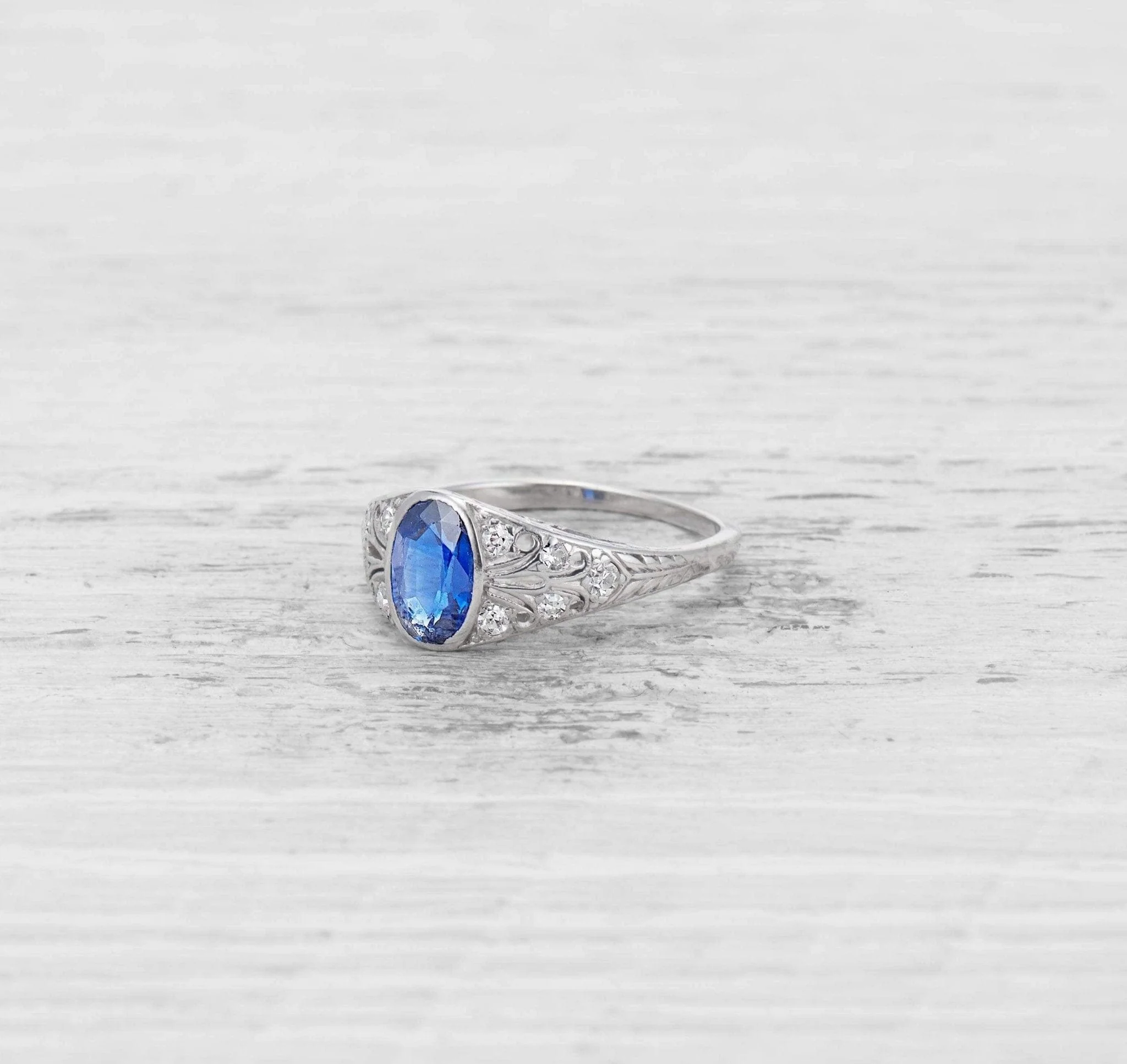 ANTIQUE EDWARDIAN SAPPHIRE AND DIAMOND ENGAGEMENT RING