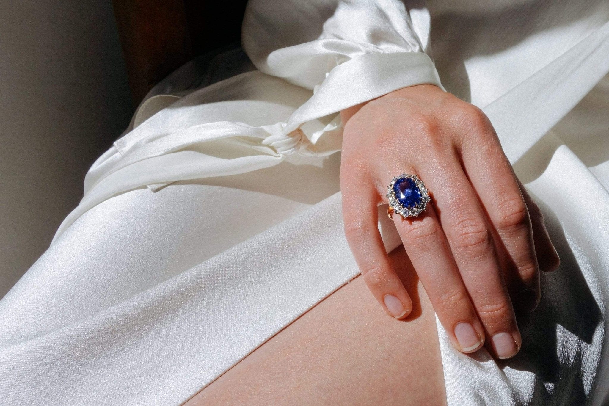 Antique Victorian Gold Sapphire and Diamond Cluster Ring - Image 6
