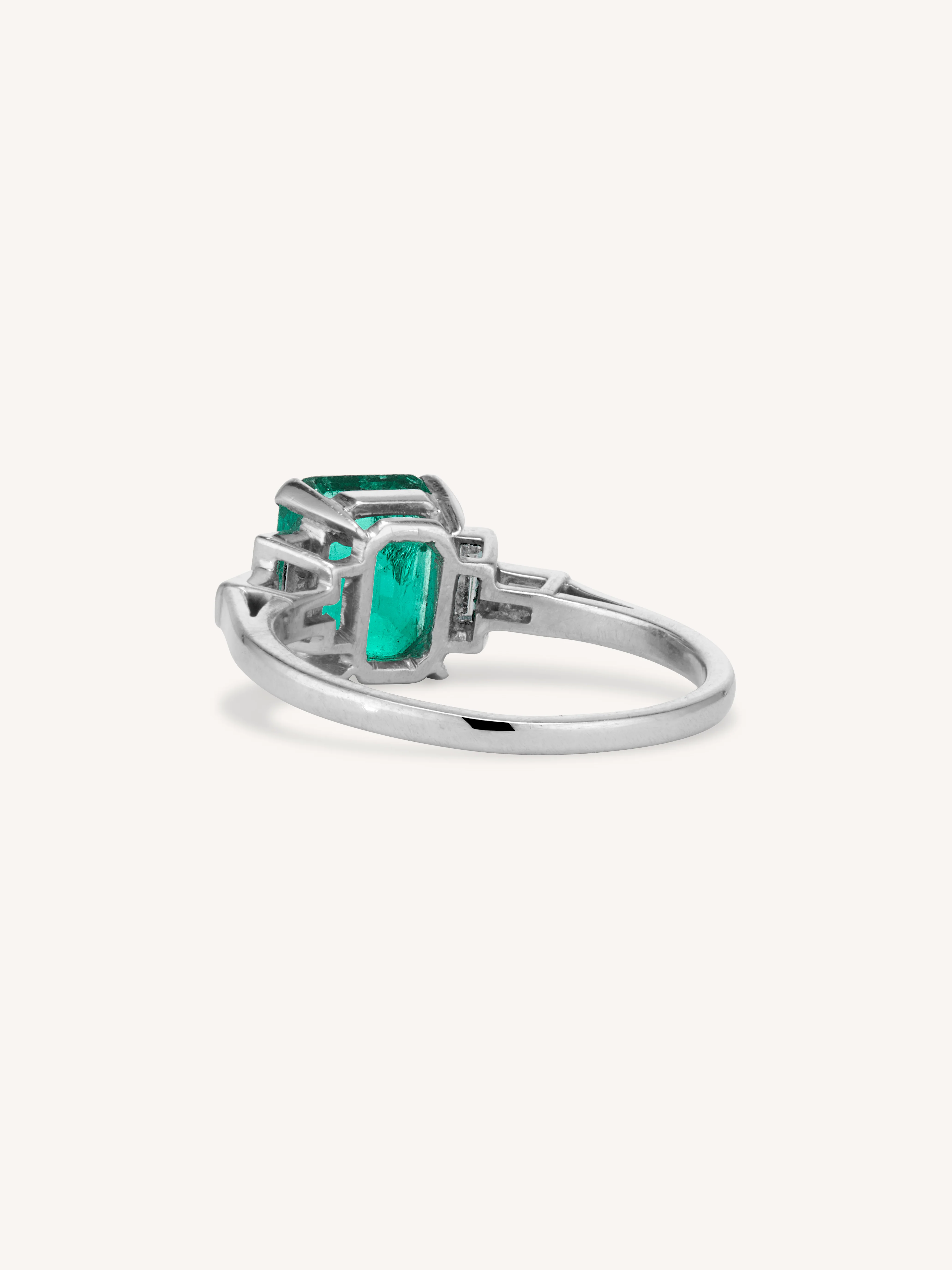 Art Deco 1.60 Carat Emerald & Diamond Vintage Engagement Ring - Image 5