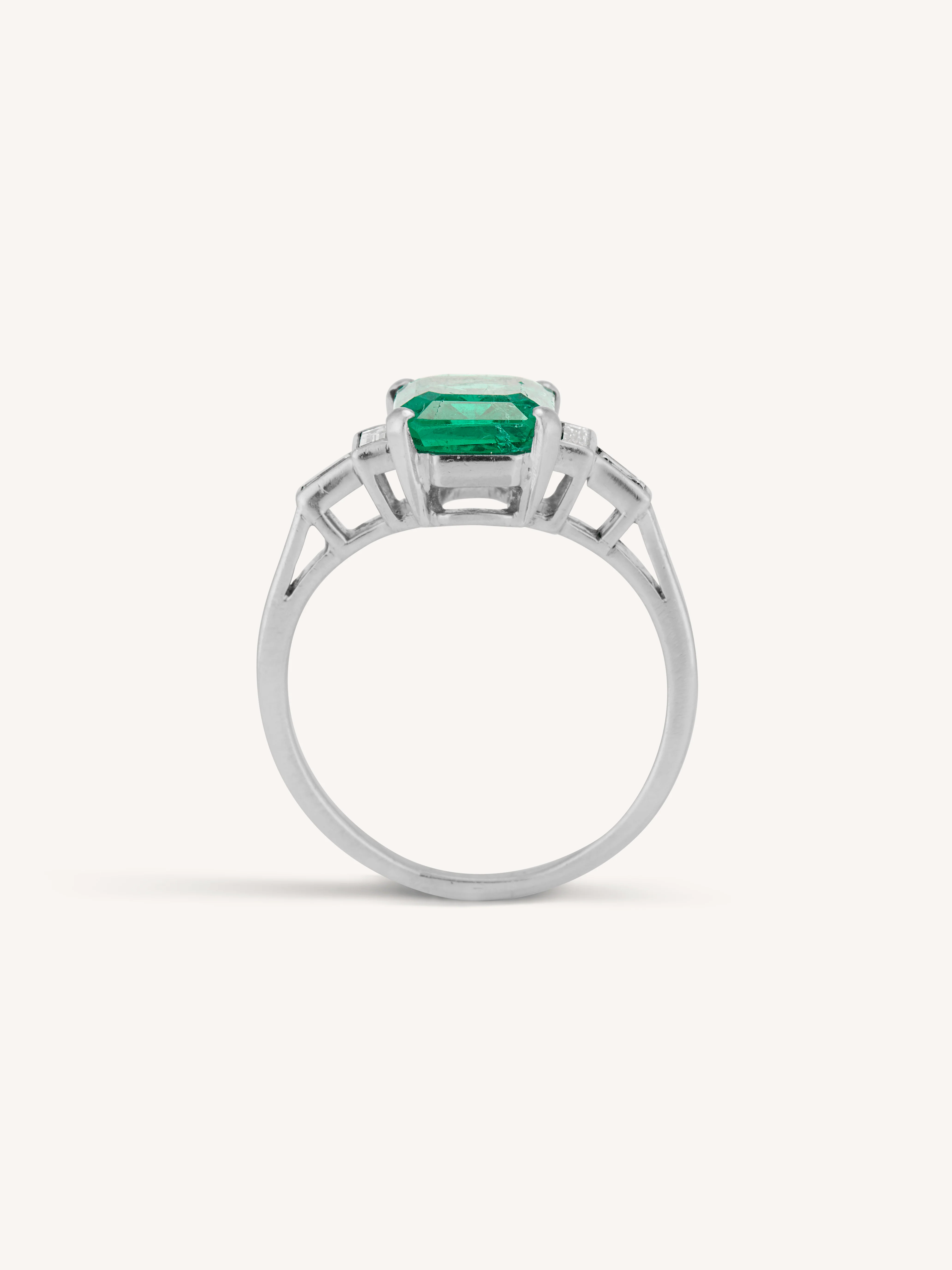 Art Deco 1.60 Carat Emerald & Diamond Vintage Engagement Ring - Image 7