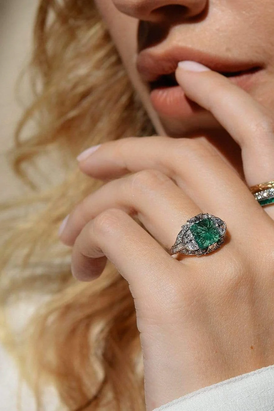 Art Deco 1.90 Carat Carved Sugarloaf Emerald and Diamond Ring - Image 5
