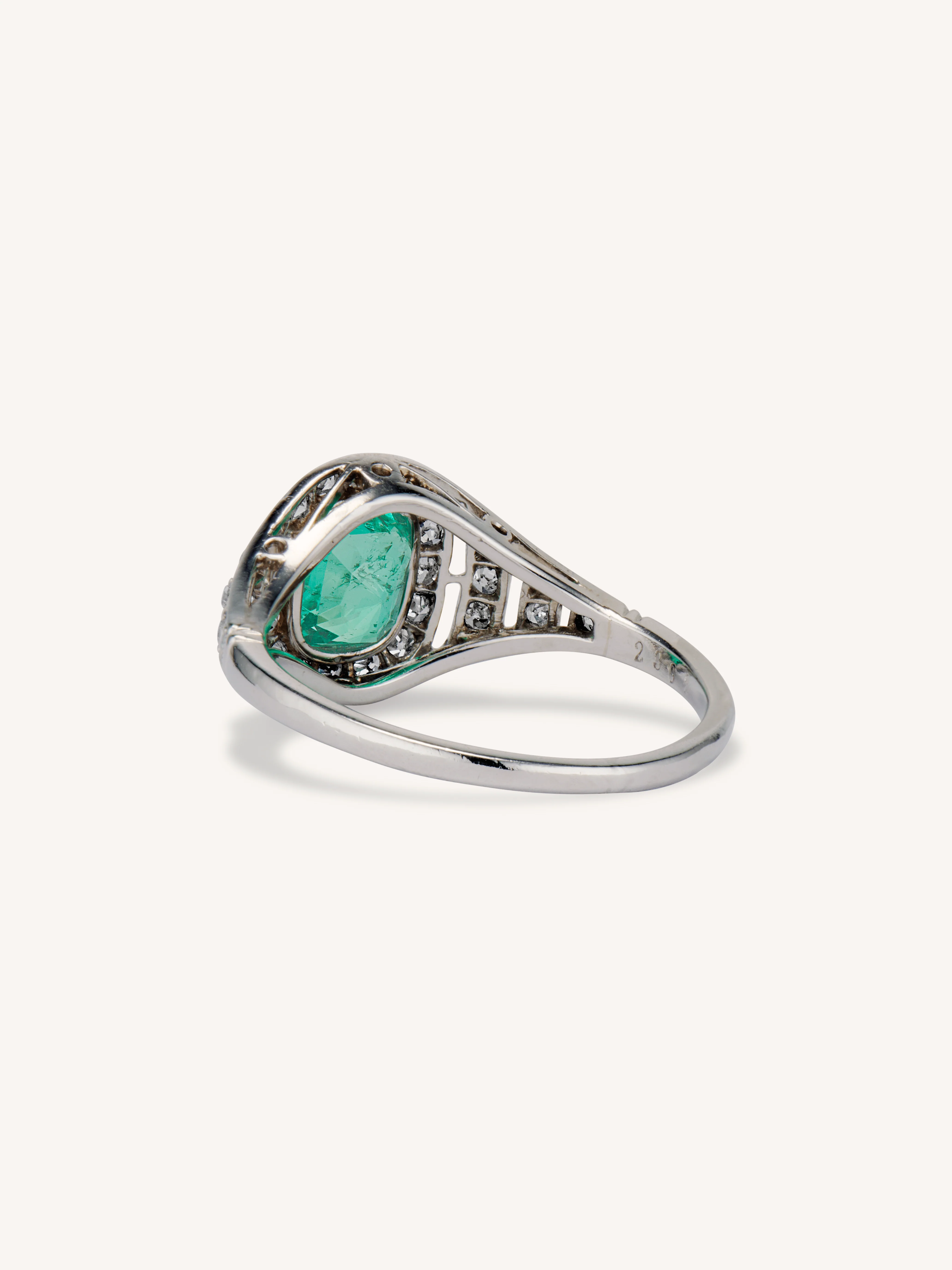 Art Deco Cushion Cut Colombian Emerald & Diamond Bombé Ring, France - Image 4