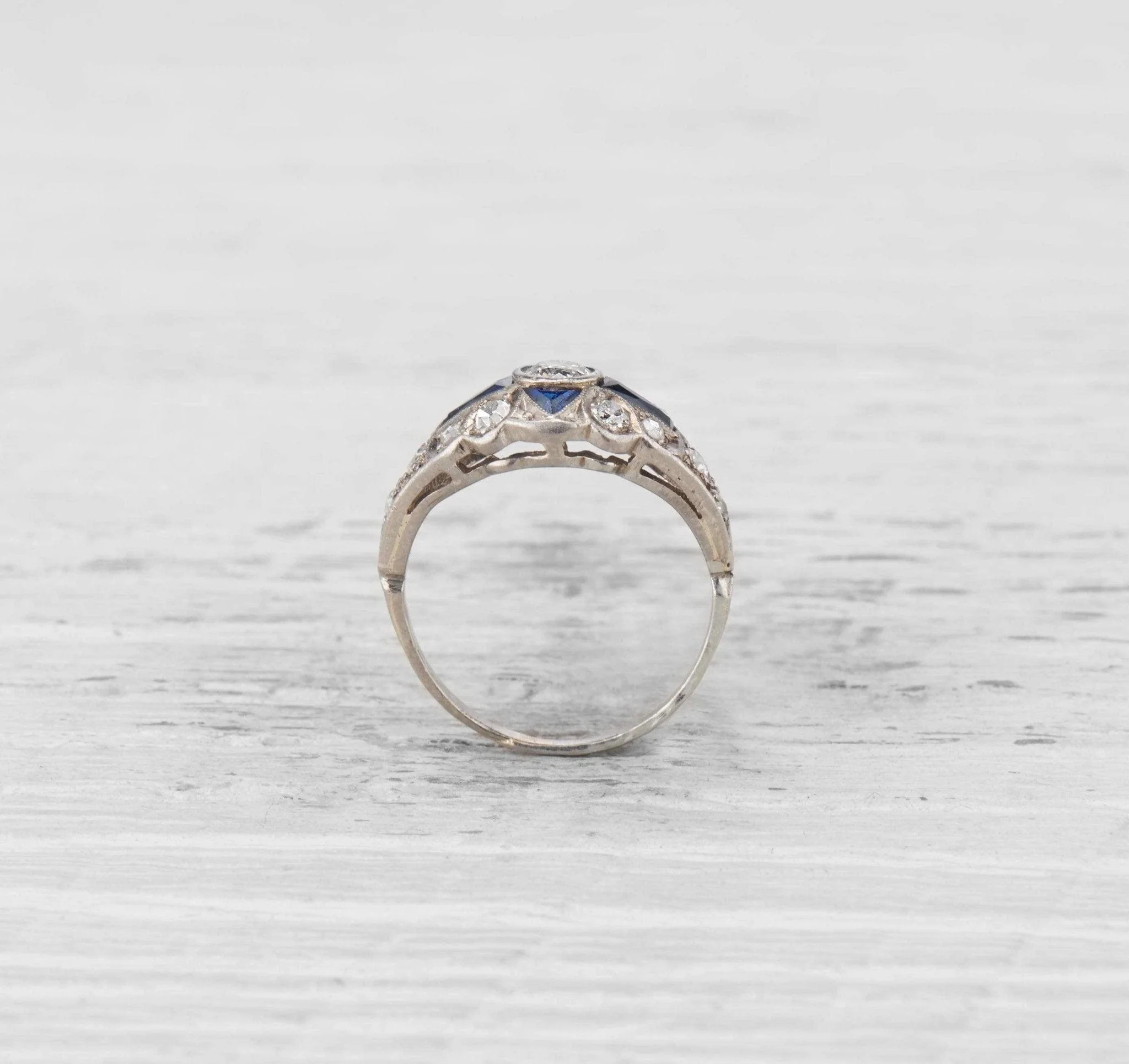 ART DECO DIAMOND AND SAPPHIRE ENGAGEMENT RING - Image 3