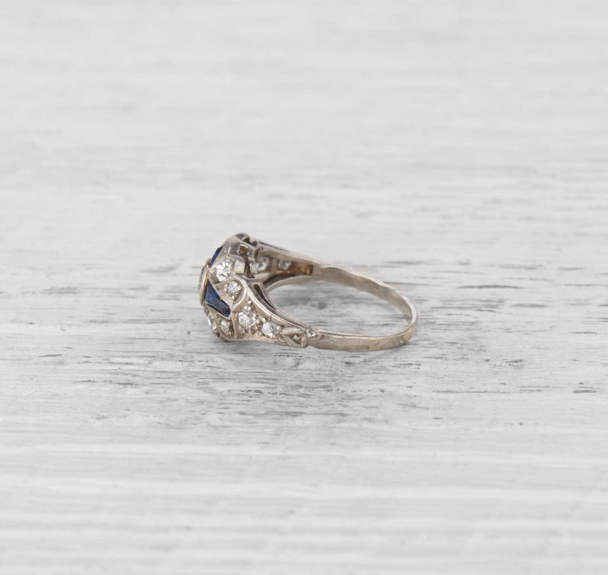 ART DECO DIAMOND AND SAPPHIRE ENGAGEMENT RING - Image 4