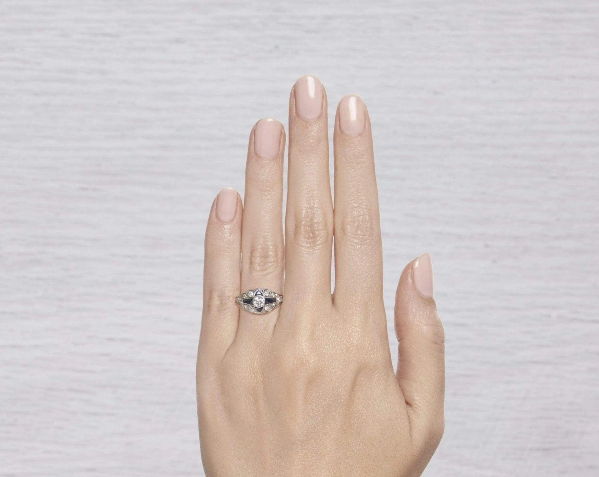 ART DECO DIAMOND AND SAPPHIRE ENGAGEMENT RING - Image 5