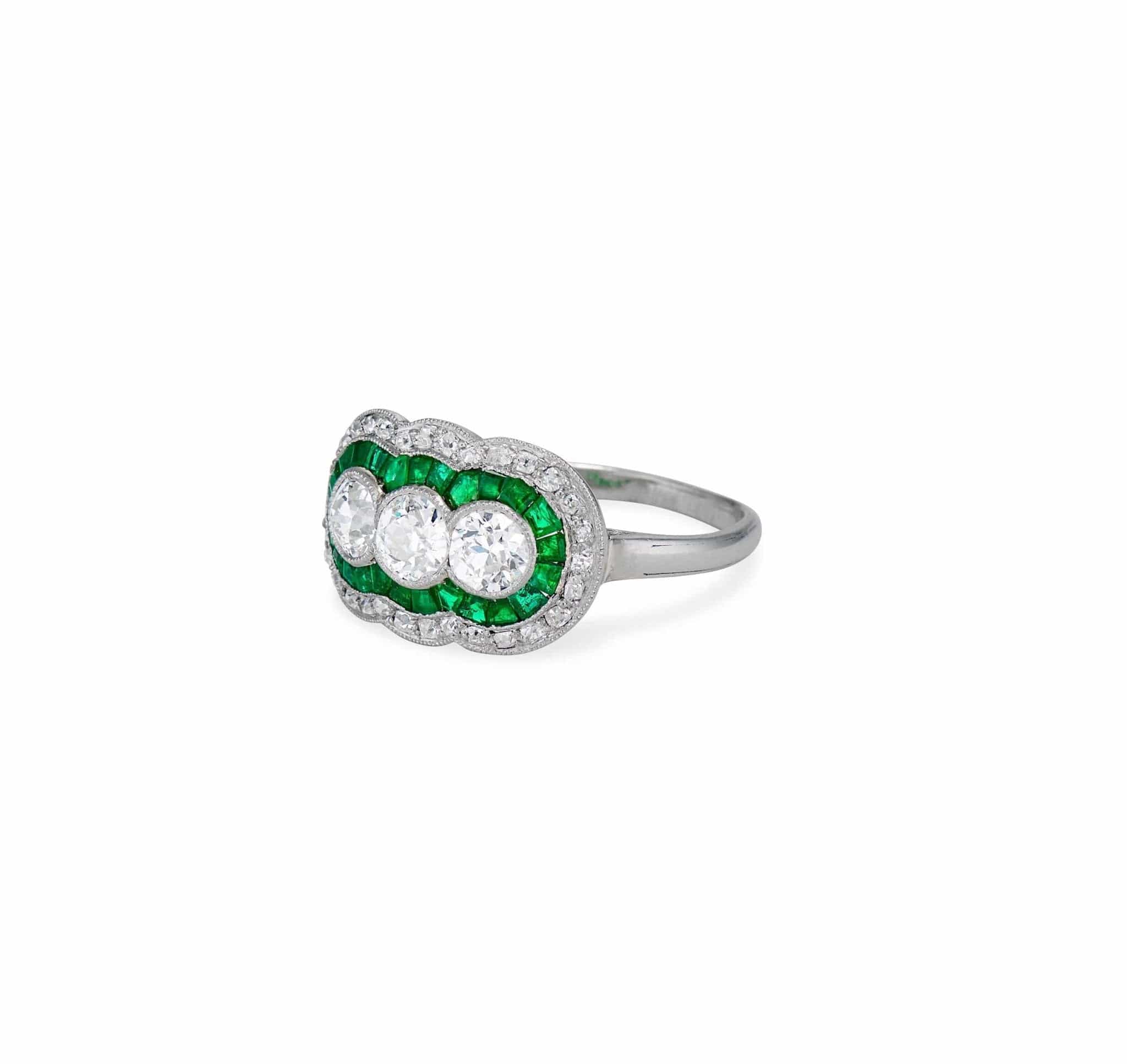 Art Deco Old European-Cut Diamond and Emerald Three Stone Ring, France - Image 2