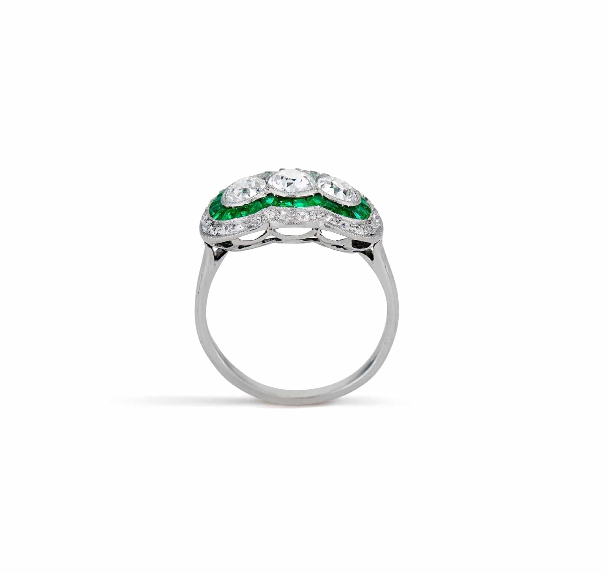 Art Deco Old European-Cut Diamond and Emerald Three Stone Ring, France - Image 4