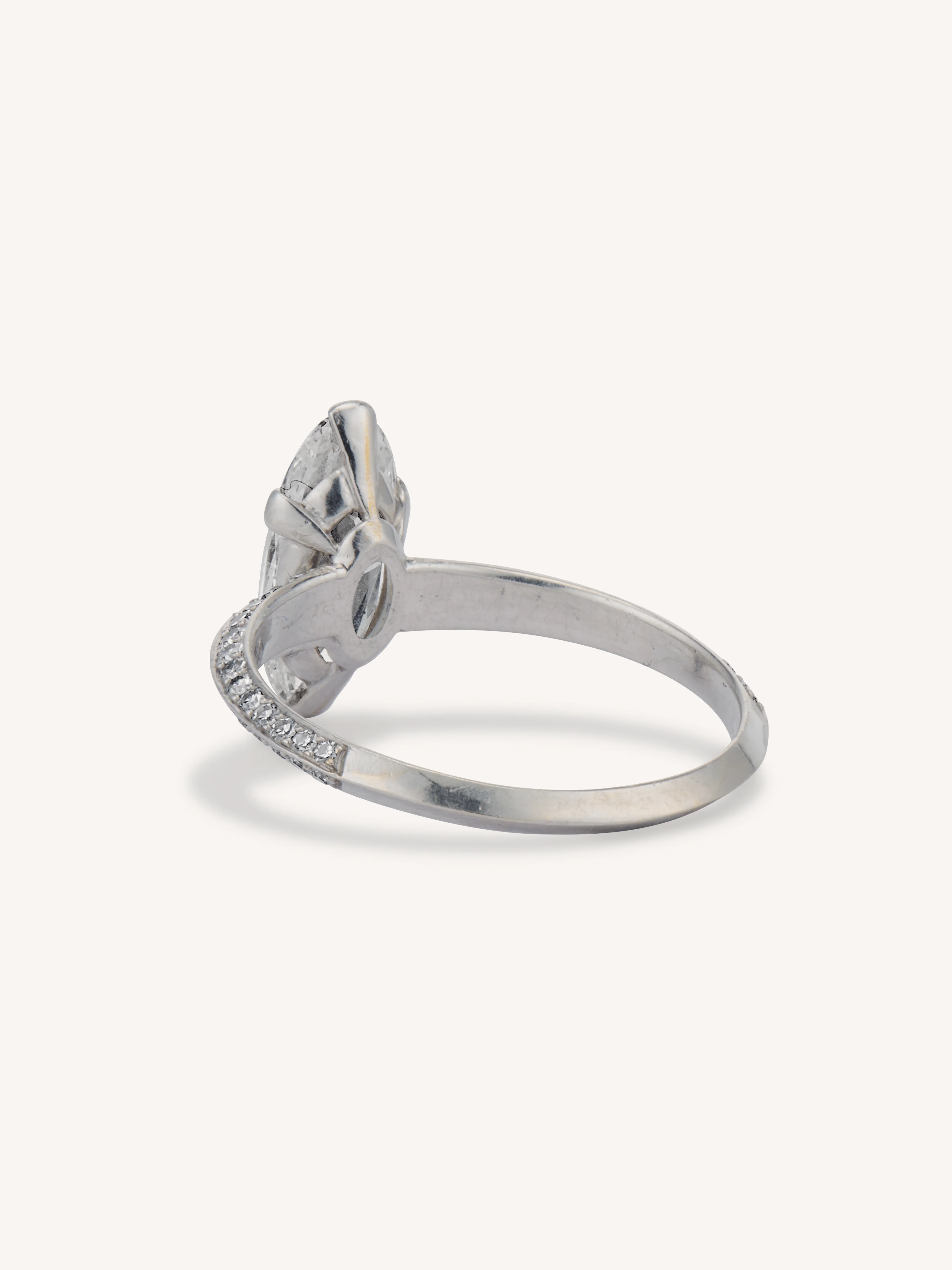 Art Deco Moval Shaped Diamond & Knife Edge Vintage Engagement Ring - Image 5