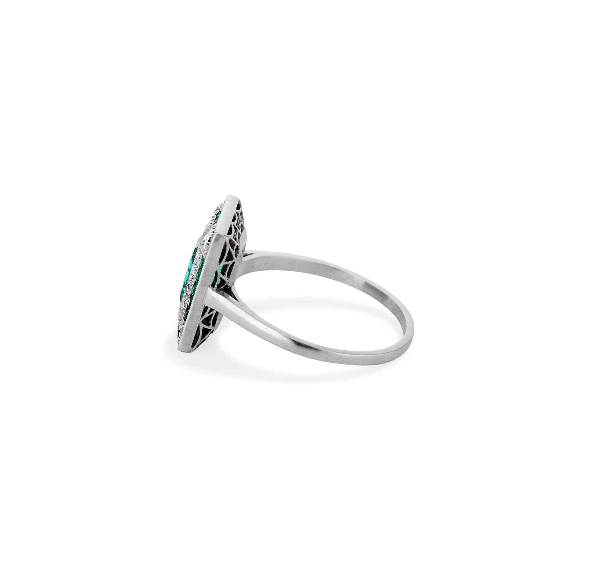 Art Deco Rectangular Cut Emerald & Diamond Ring - Image 3