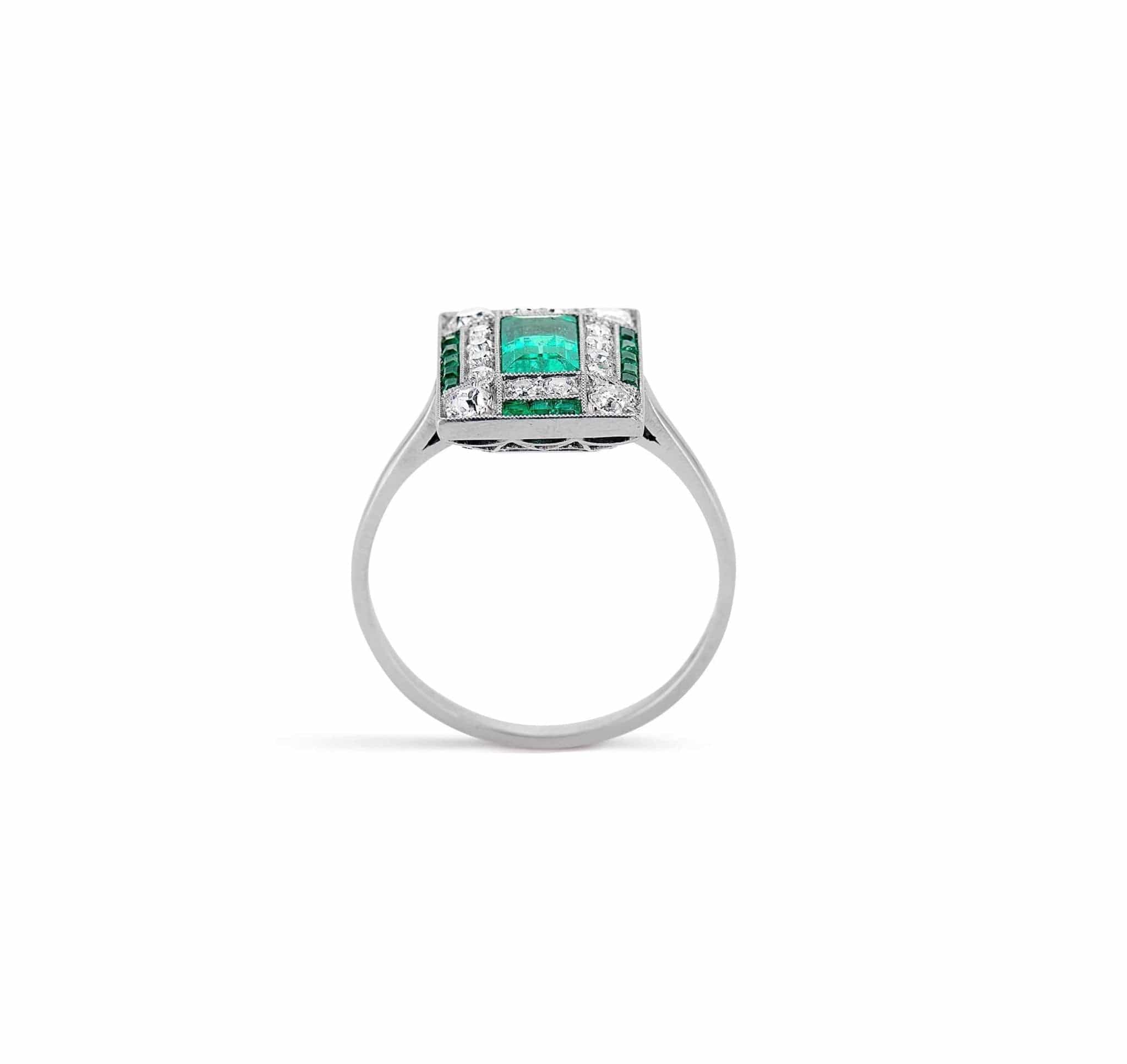 Art Deco Rectangular Cut Emerald & Diamond Ring - Image 4