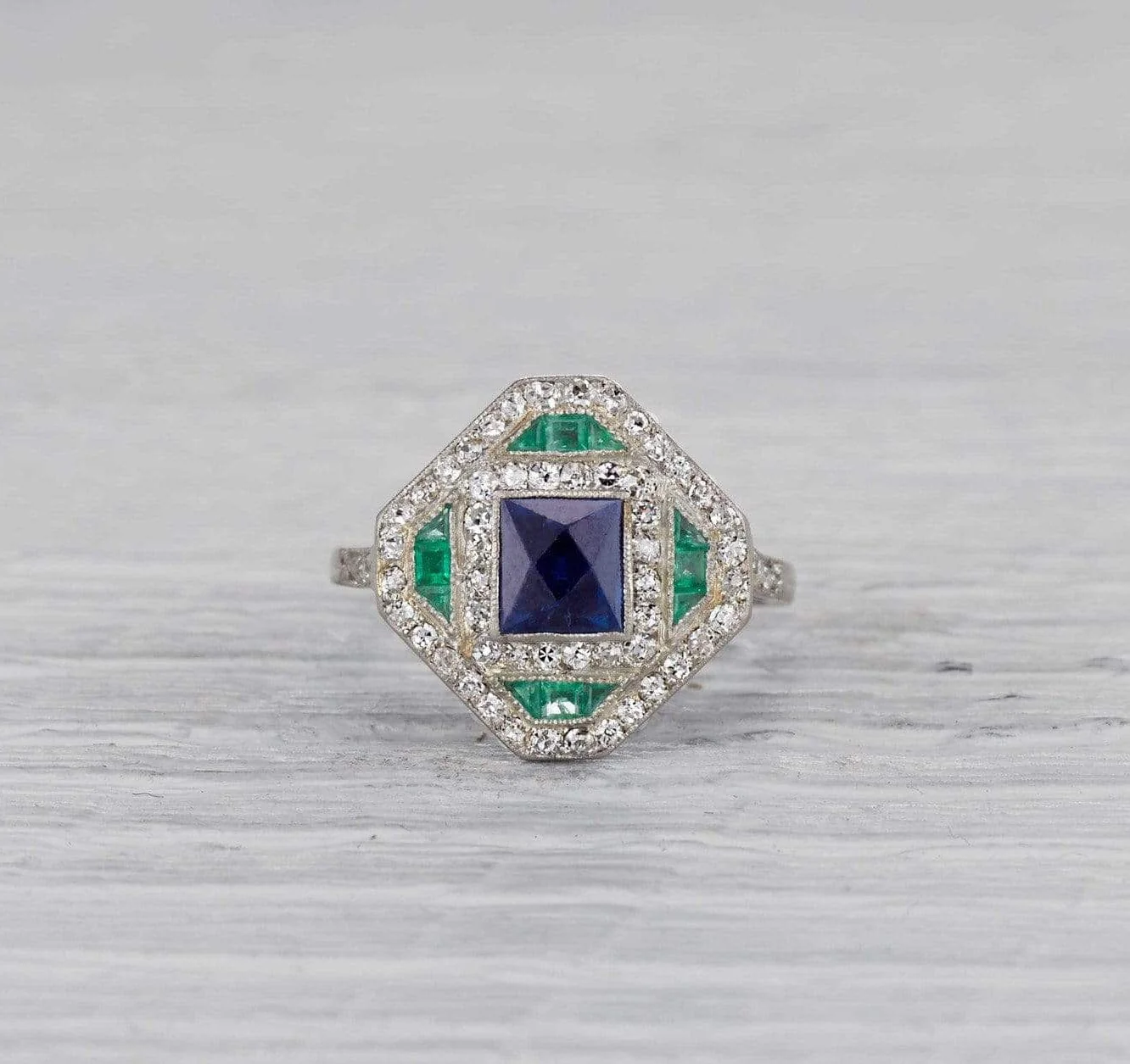 Art Deco Sapphire and Emerald Ring - Image 2