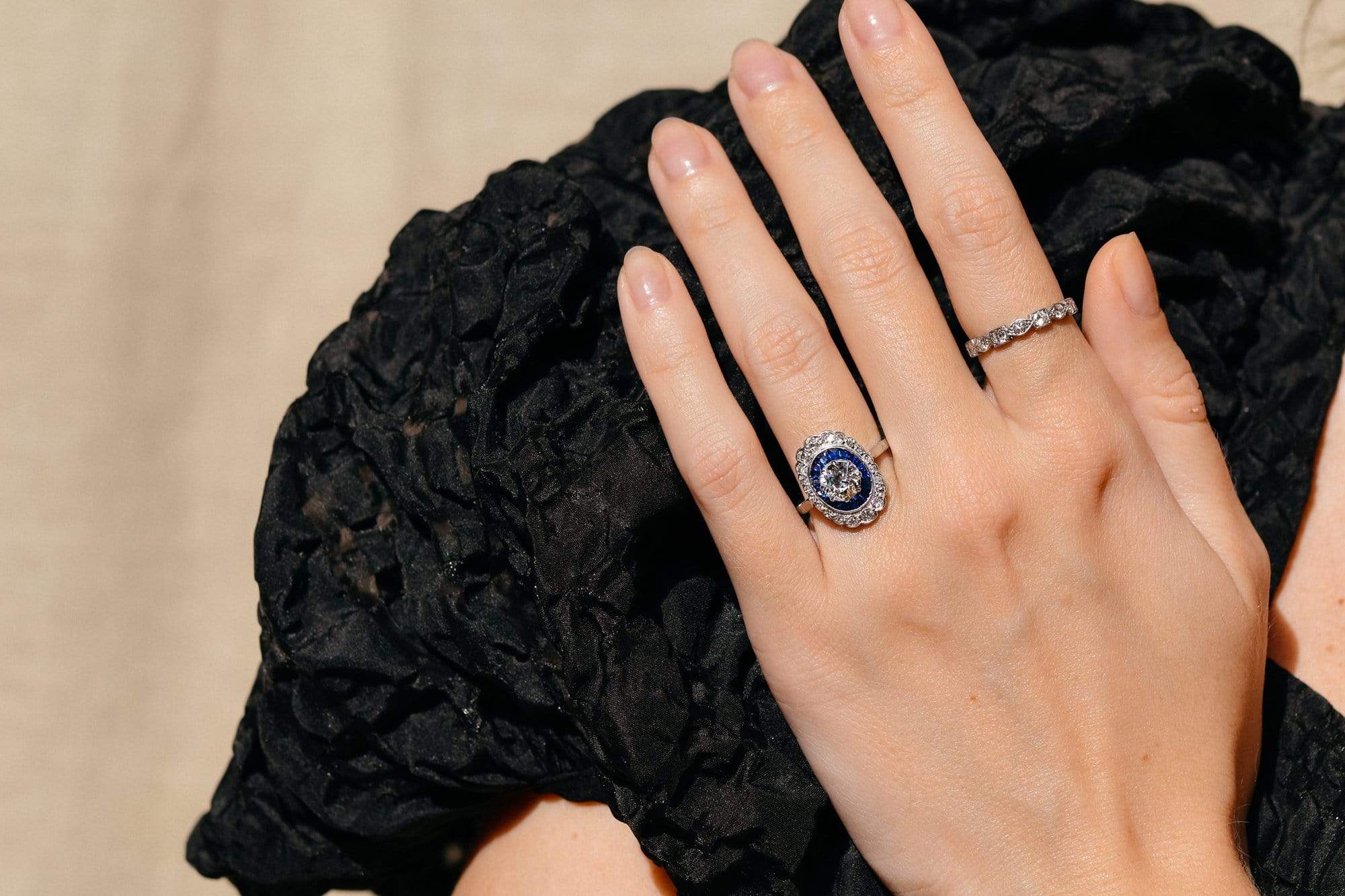 Belle Epoque 1.07 Carat Old European Diamond and Sapphire Engagement Ring, France - Image 5