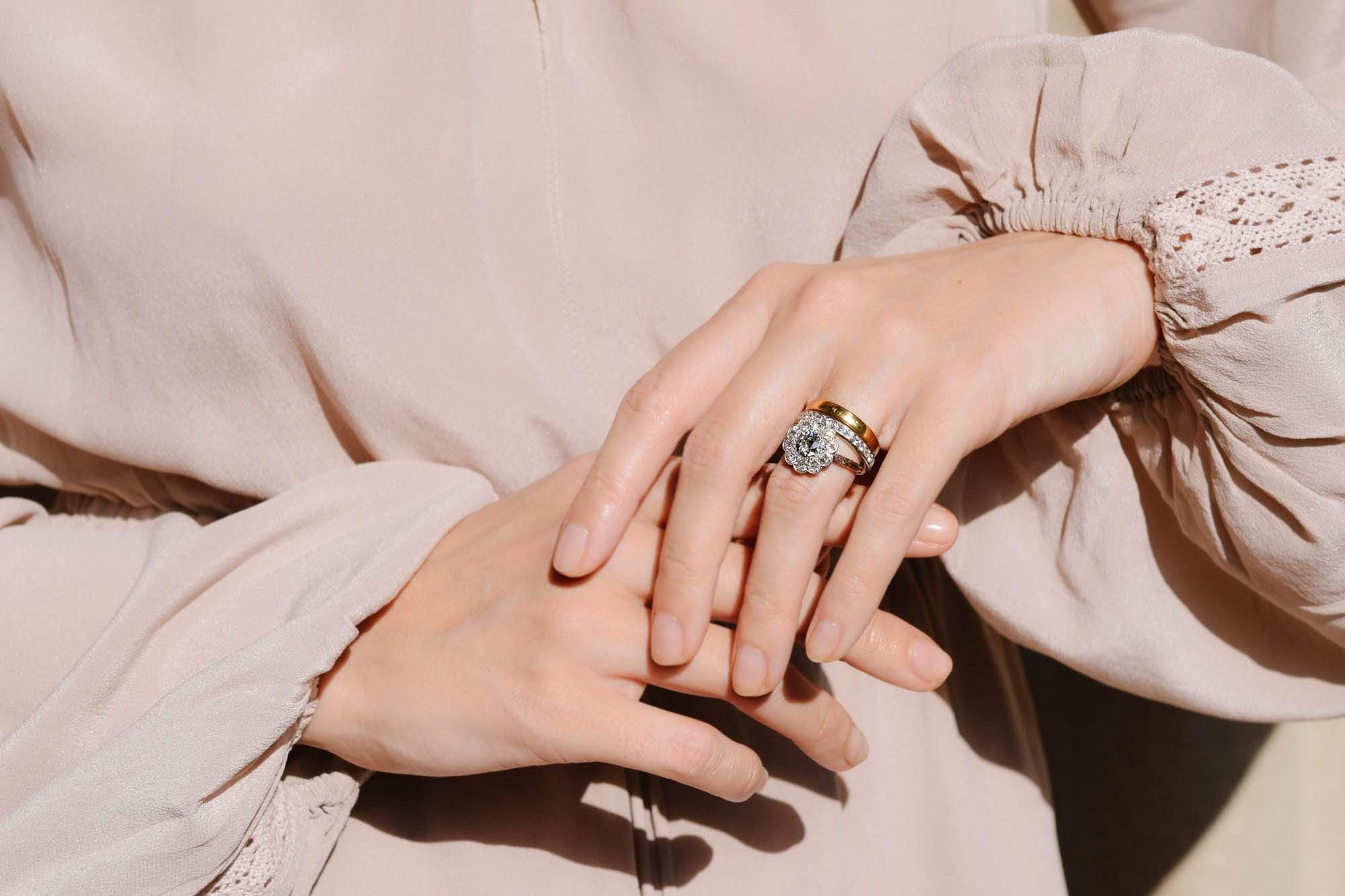 Belle Époque .80 Carat Old European Cut Diamond Floret Cluster Engagement Ring, France - Image 5