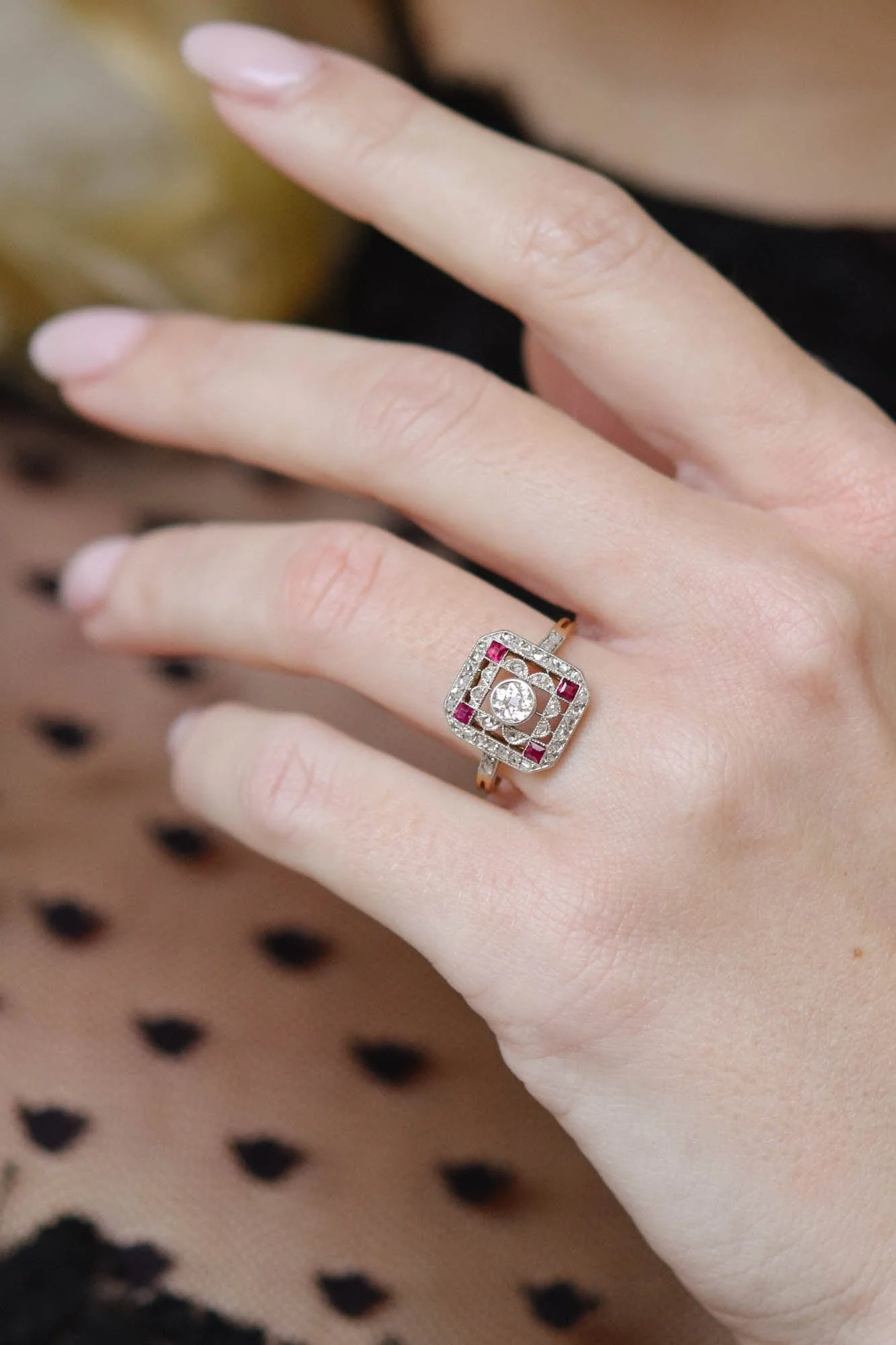 Belle Époque Old European Cut Diamond and Ruby Filigree Ring, France - Image 2