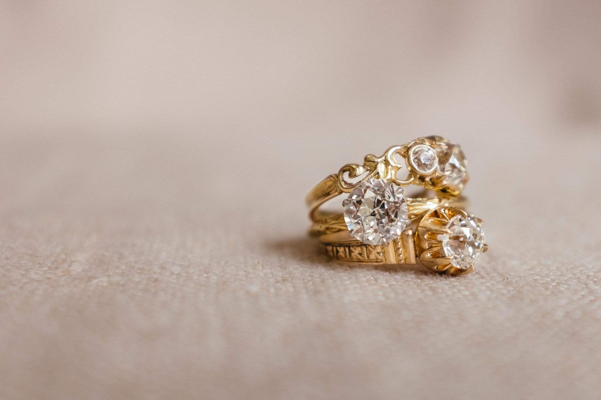 Early Art Deco 1.43 Carat Gold Engraved Solitaire - Image 11