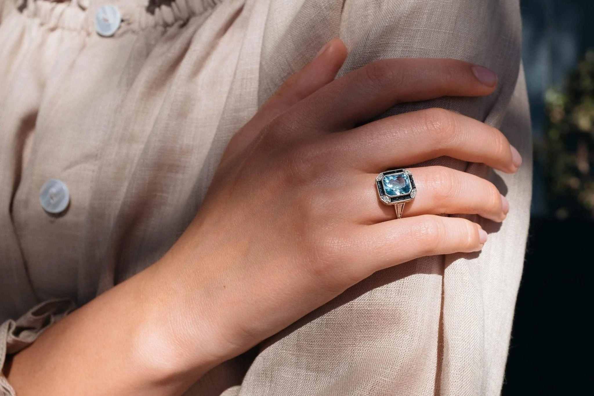 EARLY ART DECO AQUAMARINE, DIAMOND, AND BLACK ONYX RING - Image 5