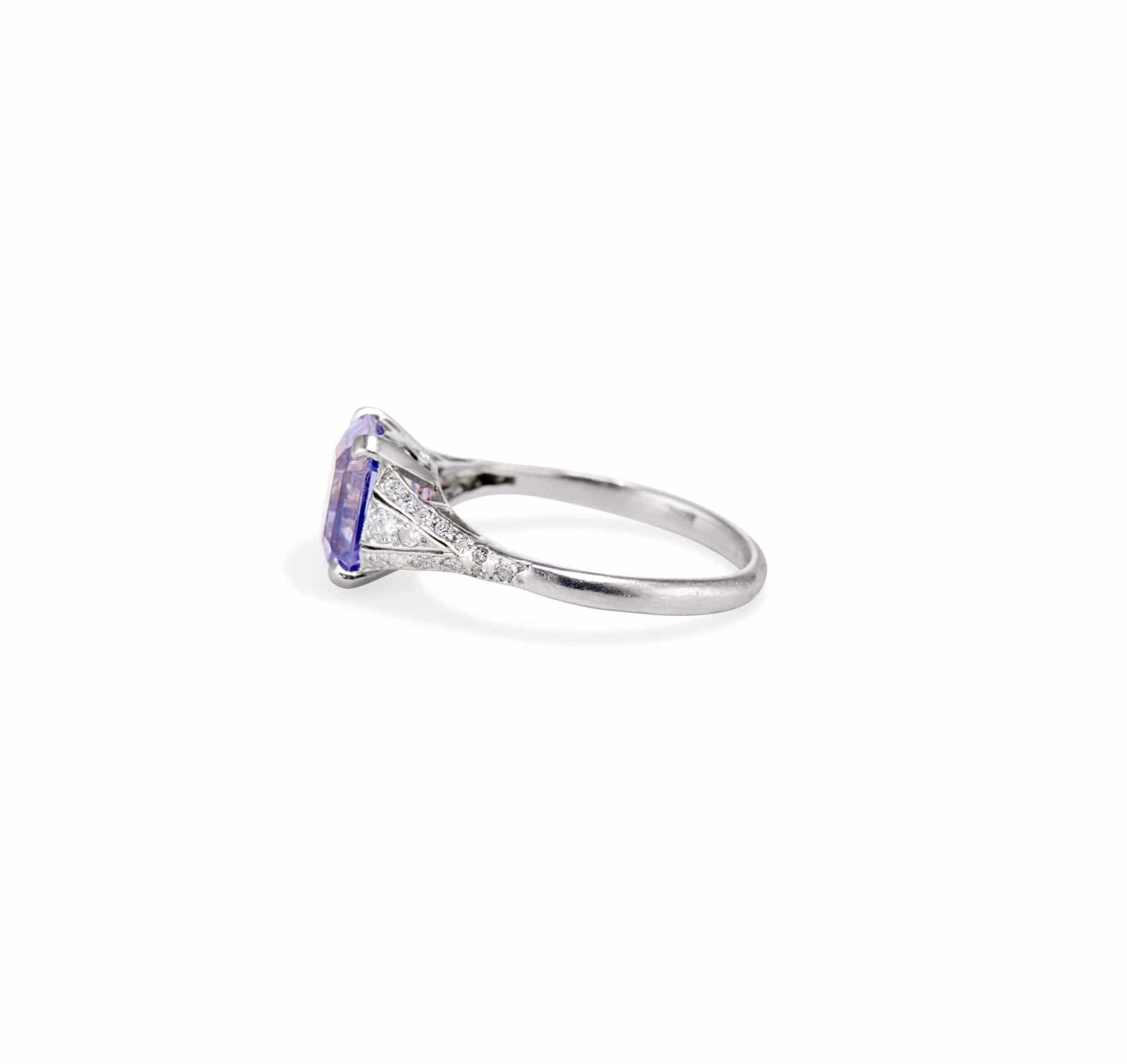 Edwardian 3.20 Carat Lavender Ceylon Color-Changing Sapphire Engagement Ring - Image 3