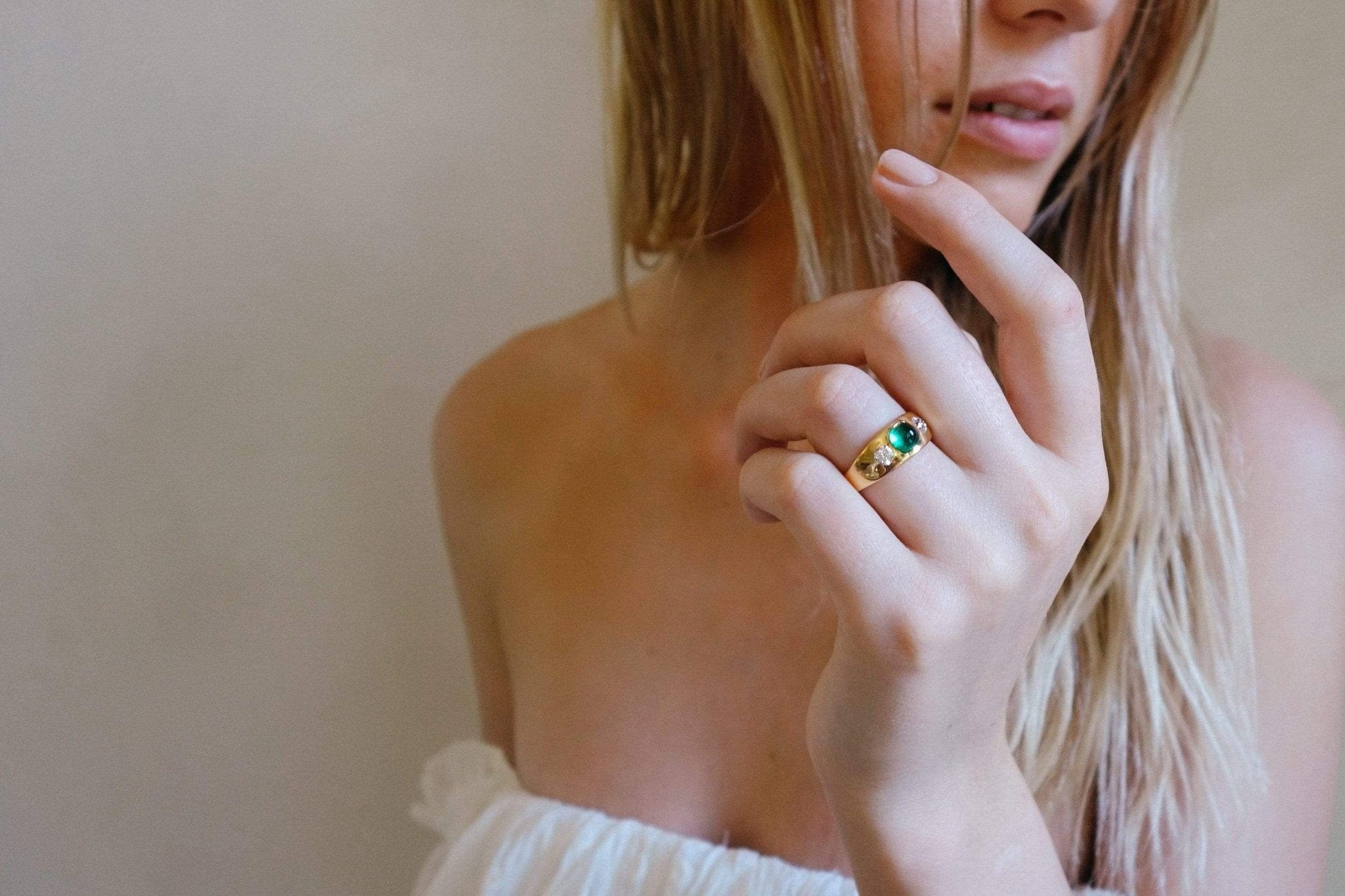 EDWARDIAN EMERALD AND DIAMOND GYPSY RING - Image 7