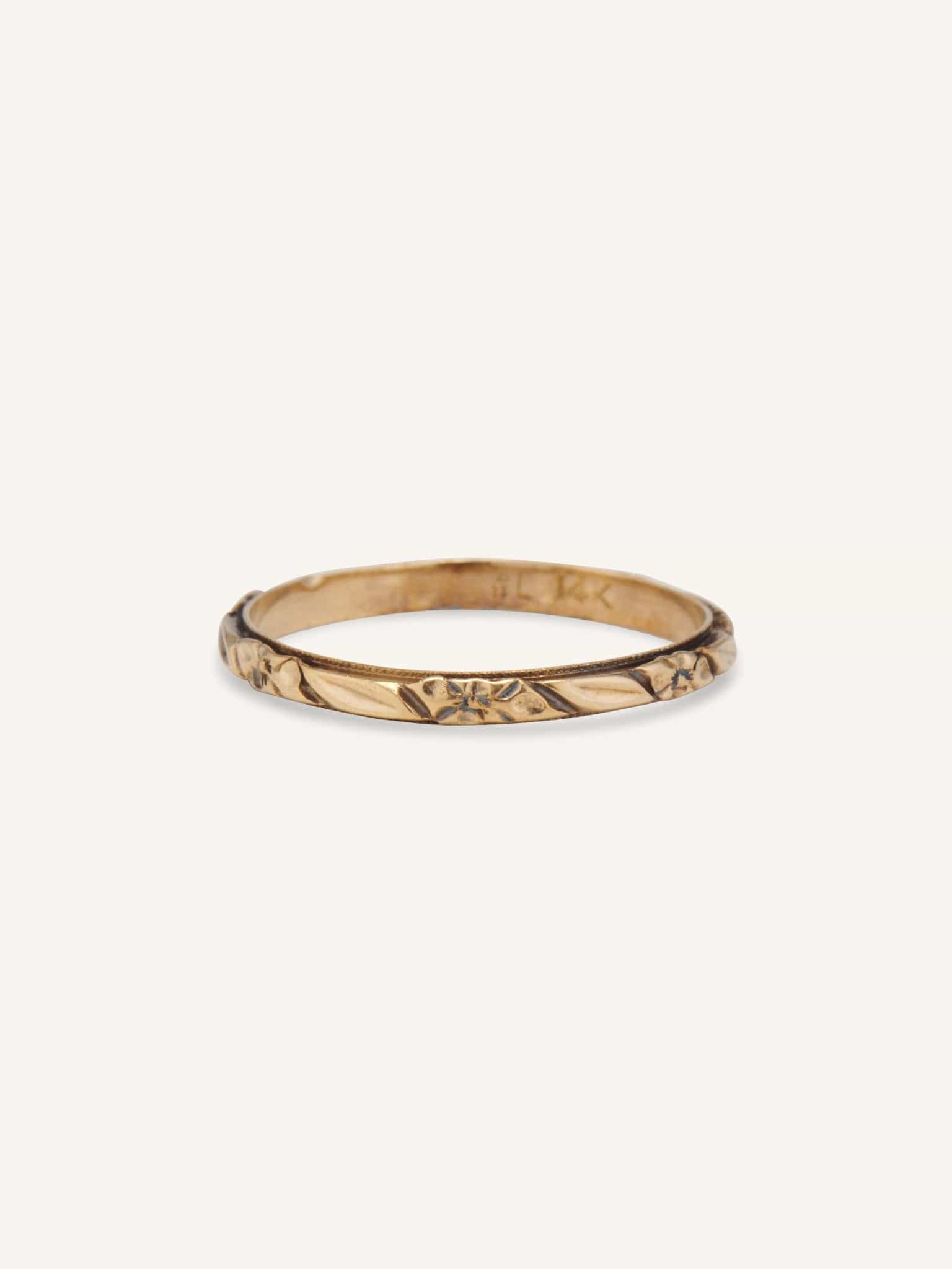 Edwardian Floral Engraved Antique Gold Wedding Band - Size 8