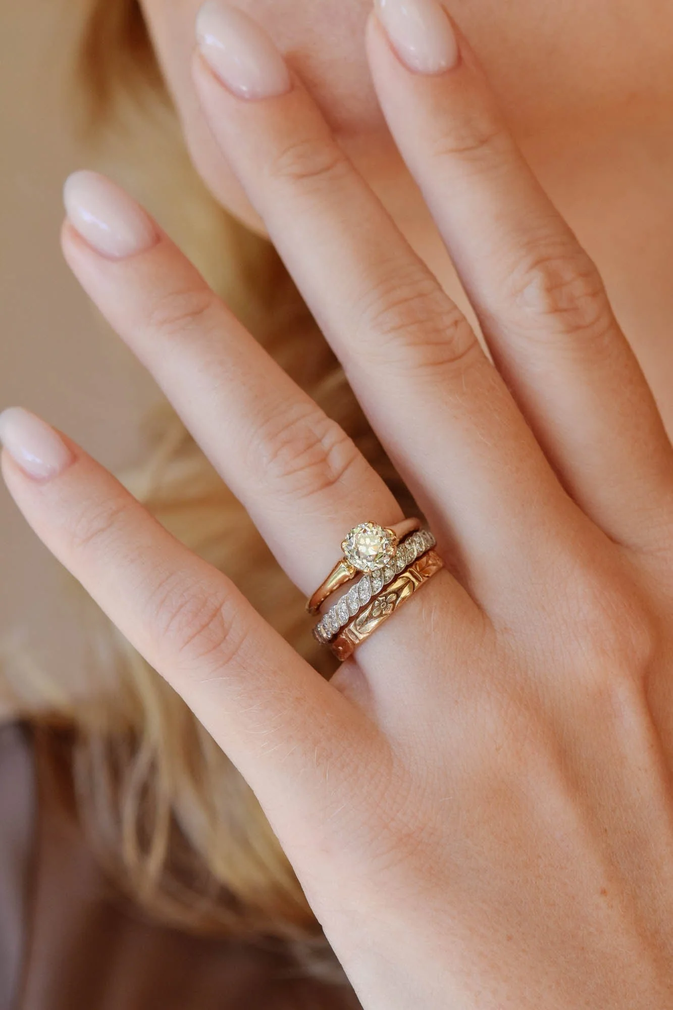 Edwardian Floral Engraved Gold Band - Image 2
