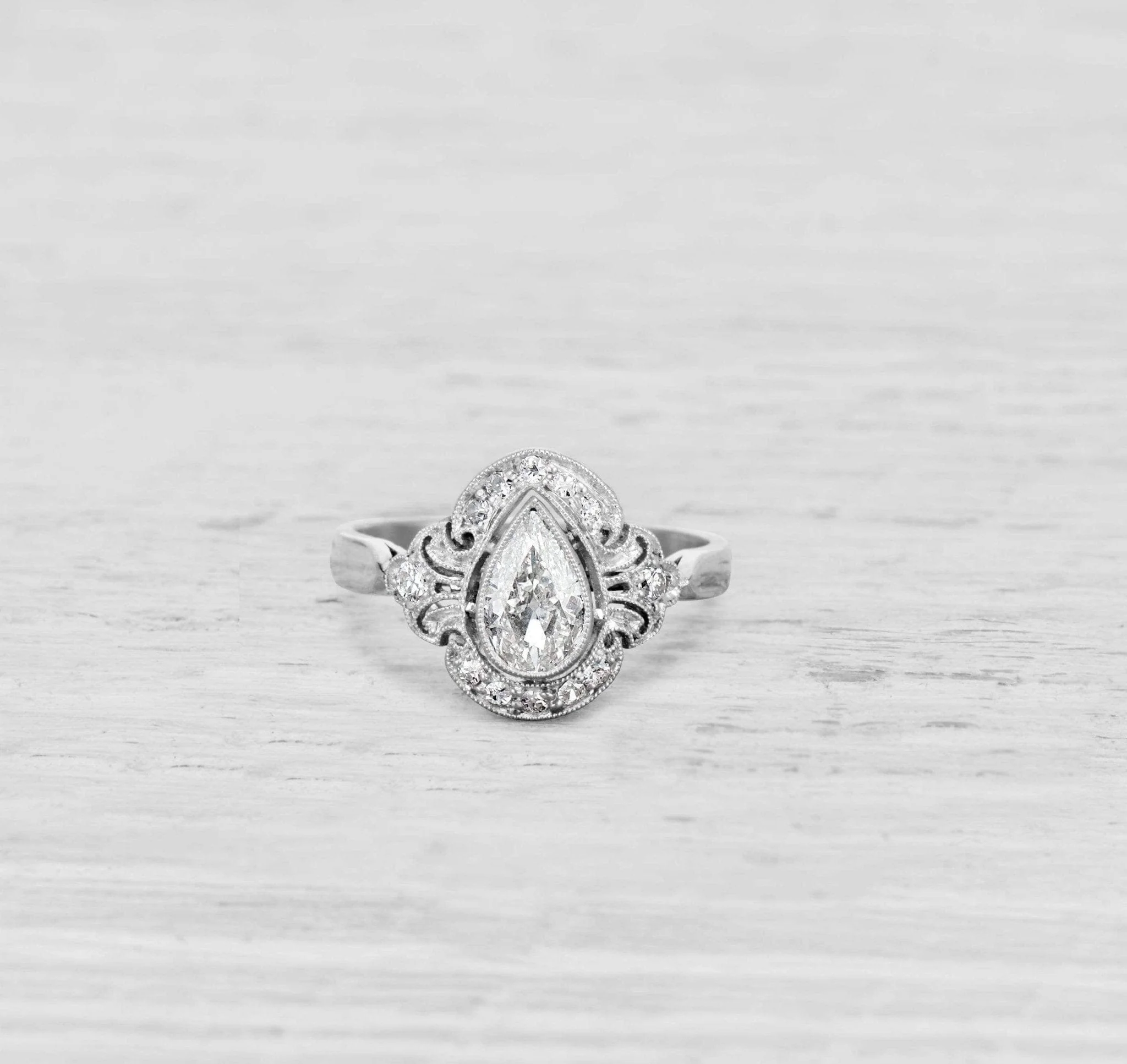 EDWARDIAN PEAR-SHAPED DIAMOND ENGAGEMENT RING - Image 2