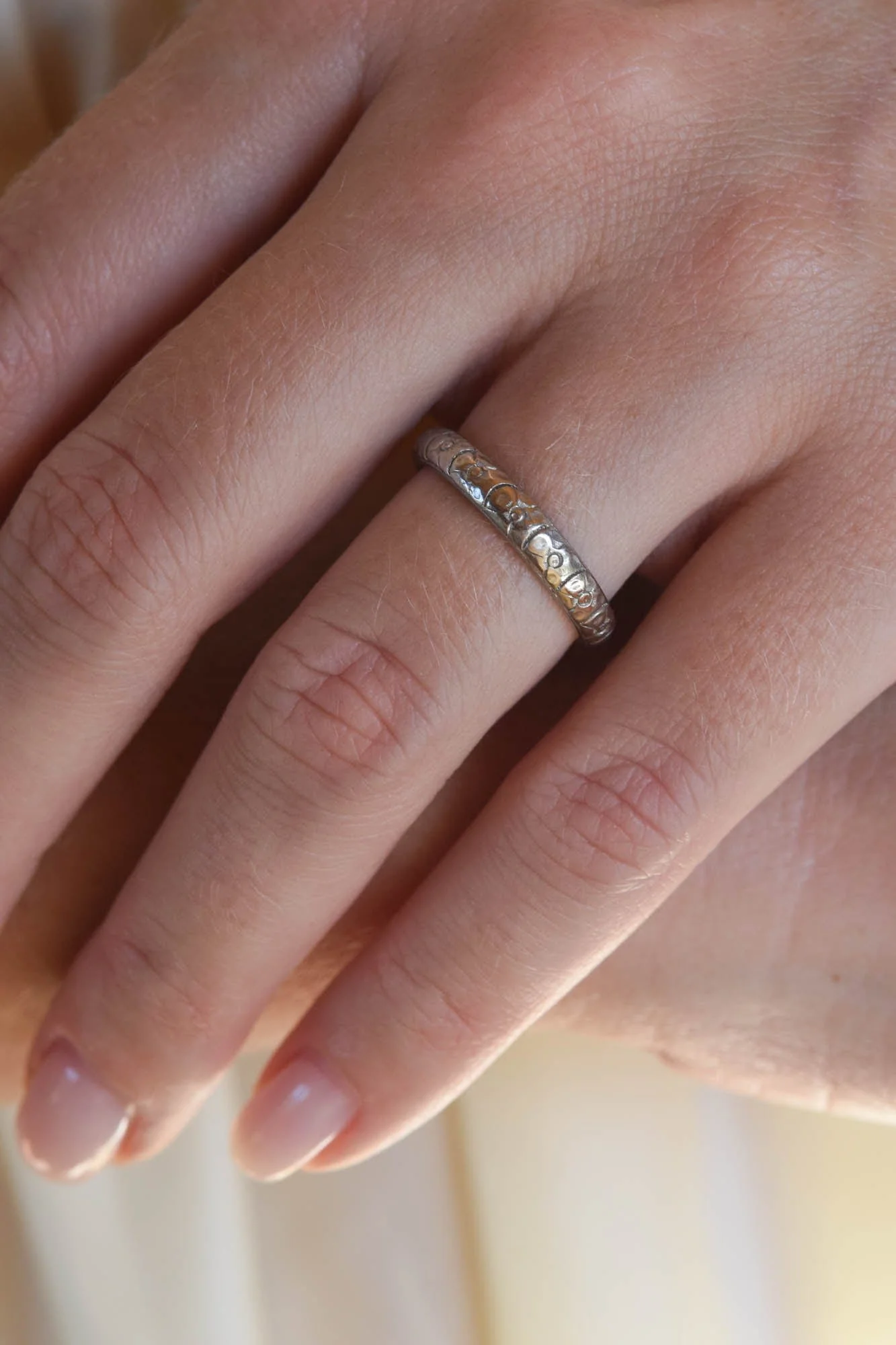 Edwardian Platinum & Yellow Gold Engraved Vintage Wedding Band, England - Size 6.5 - Image 3